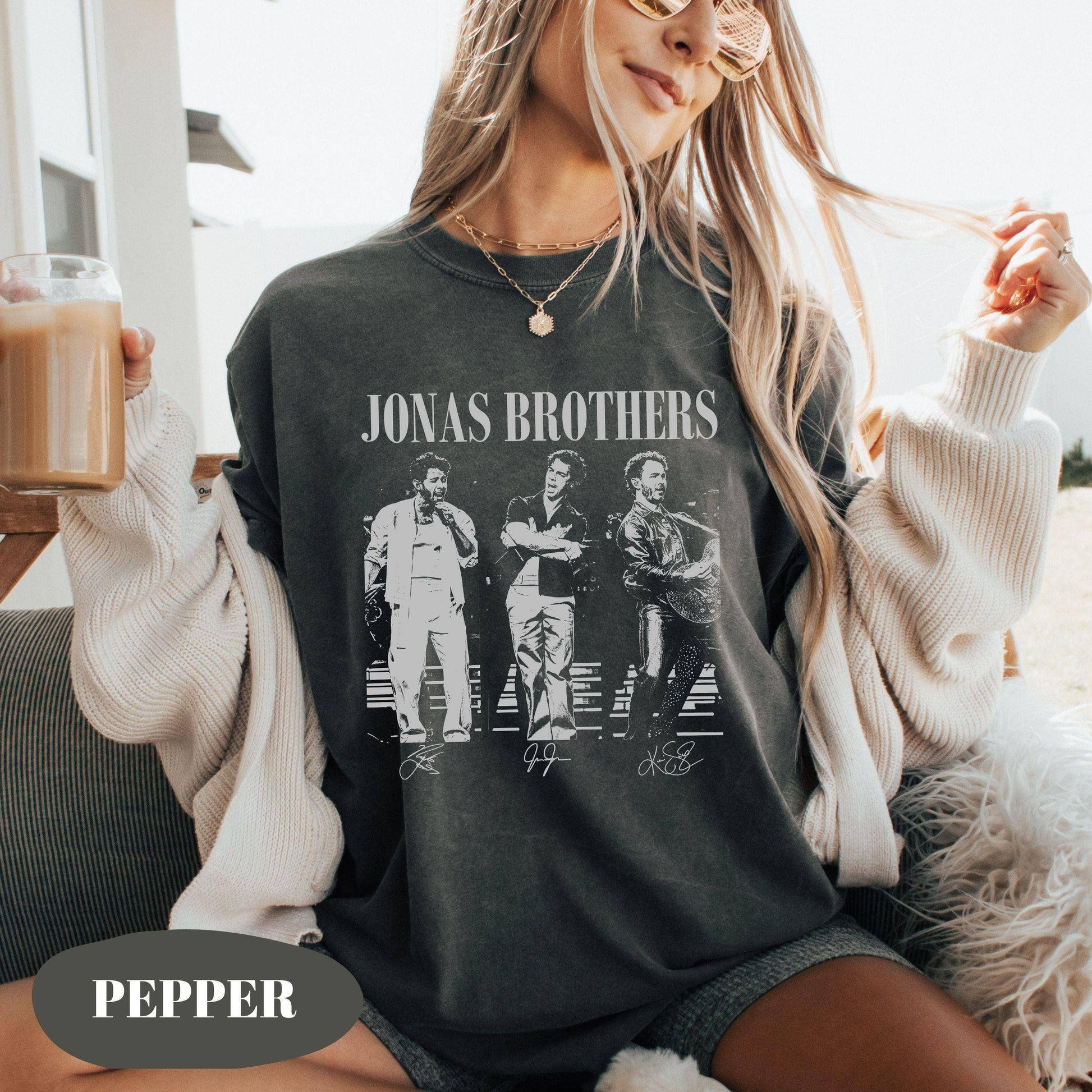 Jonas Brothers 20th Anniversary Vintage Tour Tee Unisex T-shirt, Sweatshirt, Hoodie, Long Sleeve Tee - T-Shirt, Sweatshirt, Hoodie
