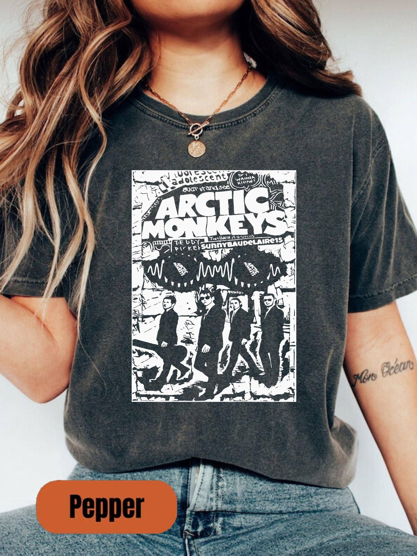 Arctic Monkeys Rock Band Vintage Tee Shirt Unisex T-shirt, Sweatshirt, Hoodie, Long Sleeve Tee - T-Shirt, Sweatshirt, Hoodie