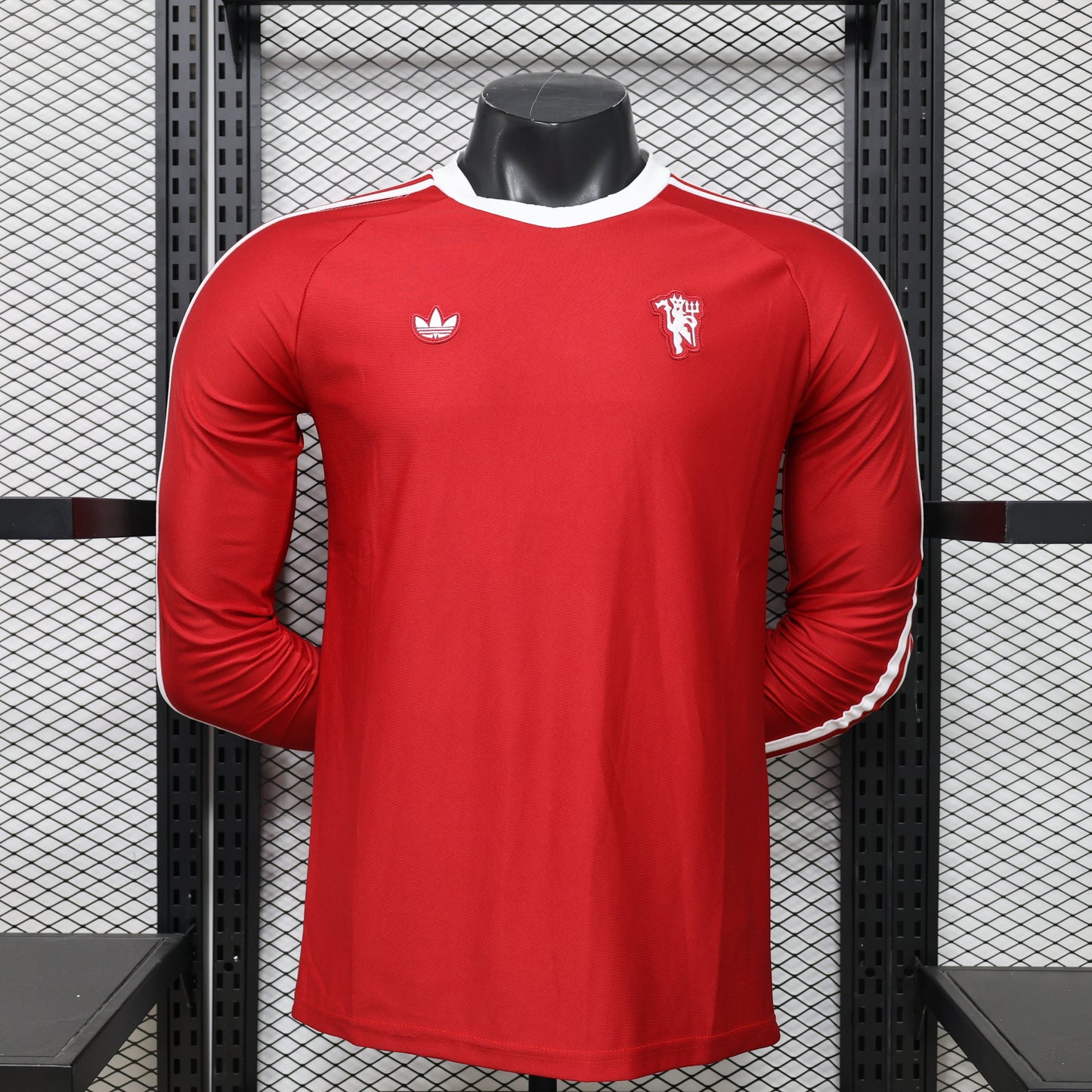 2026 Manchester United Casual Retro Player Version Jersey (Long Sleeve) sports jersey product view 1
