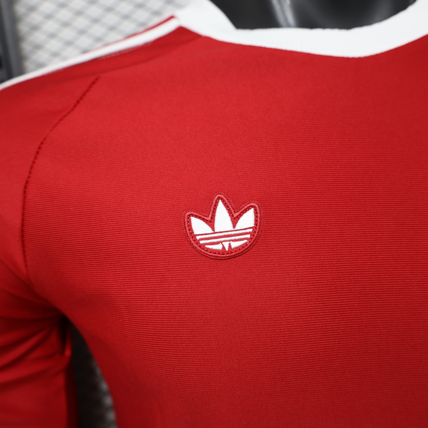 2026 Manchester United Casual Retro Player Version Jersey (Long Sleeve) sports jersey product view 3