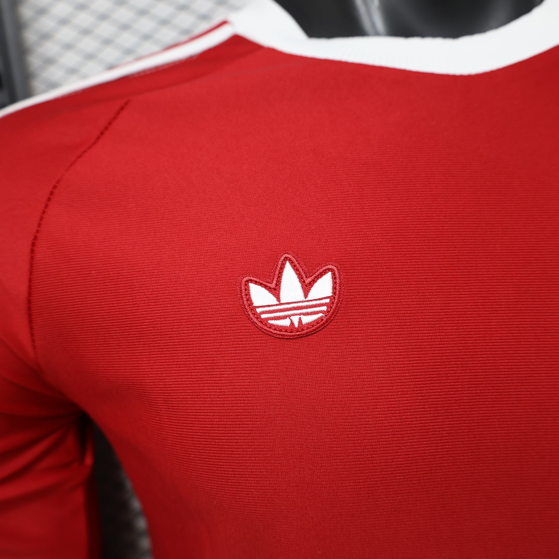2026 Manchester United Casual Retro Player Version Jersey (Long Sleeve) sports jersey product view 3
