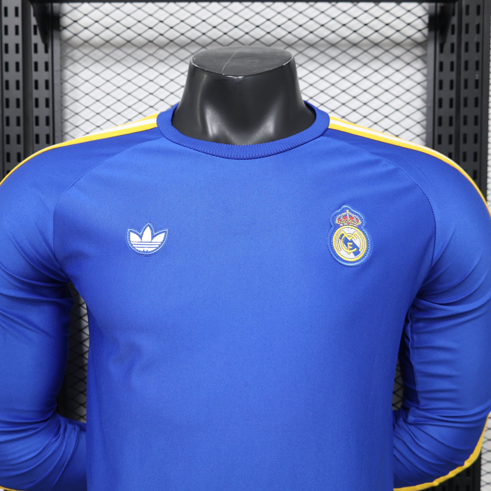 2026 Real Madrid (Blue) Casual Retro Player Version Jersey (Long Sleeve) sports jersey product view 2