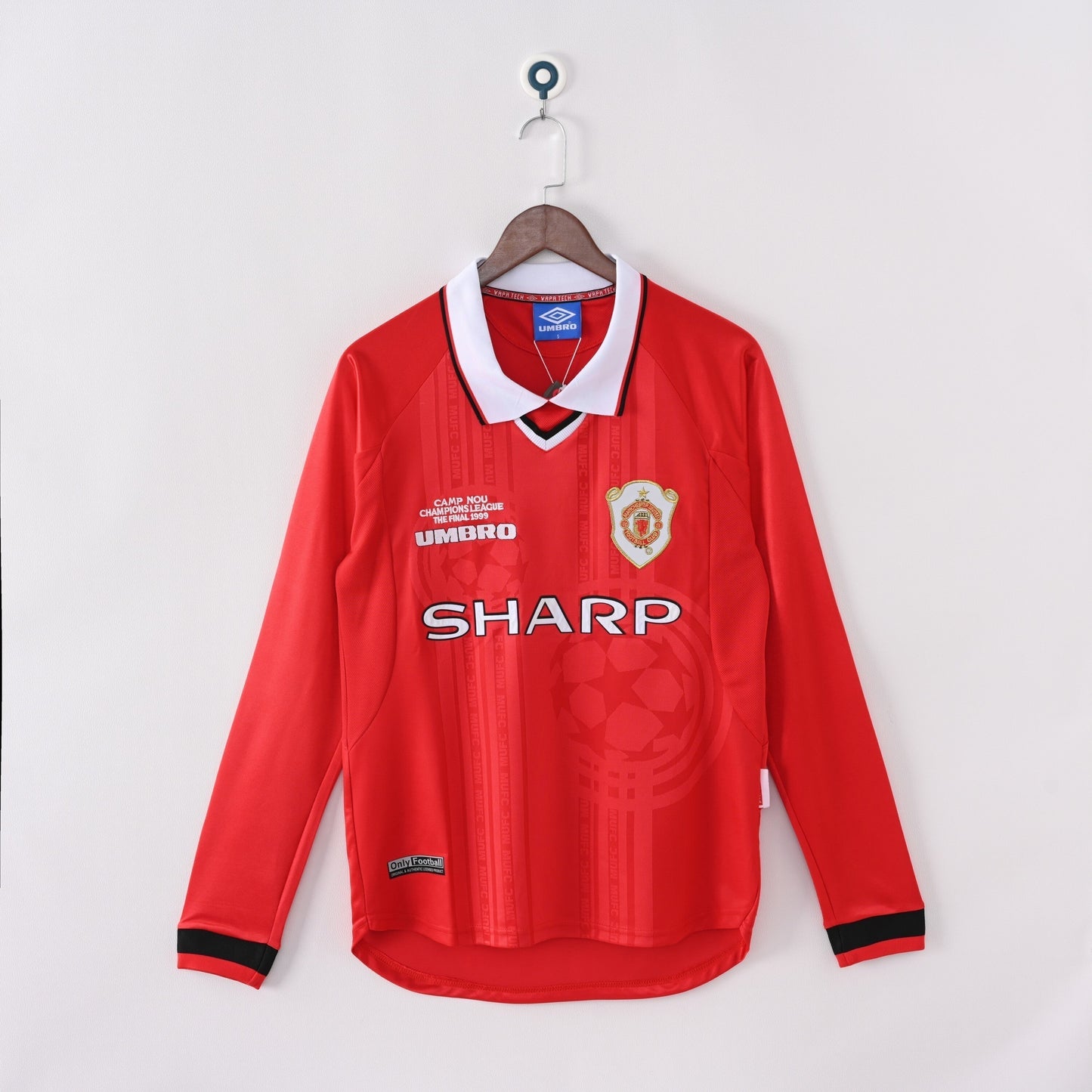 1999 Manchester United Home Long Sleeve sports jersey product view 1