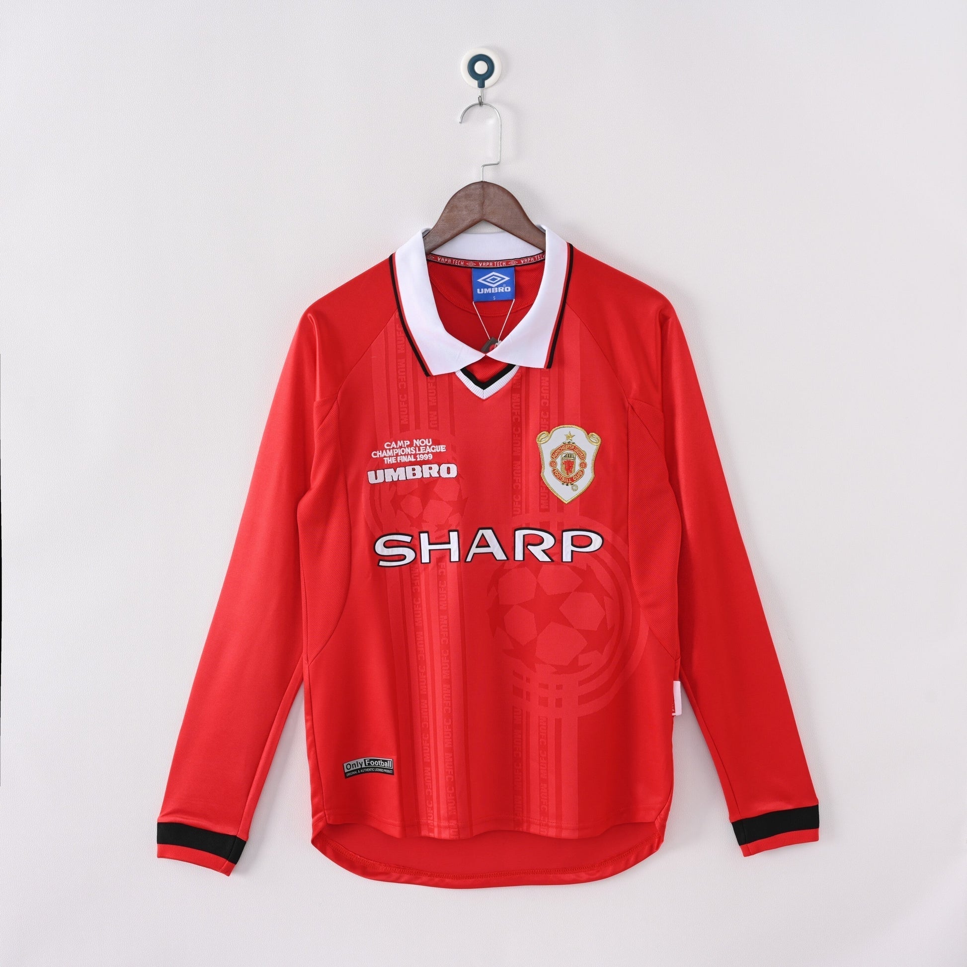 1999 Manchester United Home Long Sleeve sports jersey product view 1