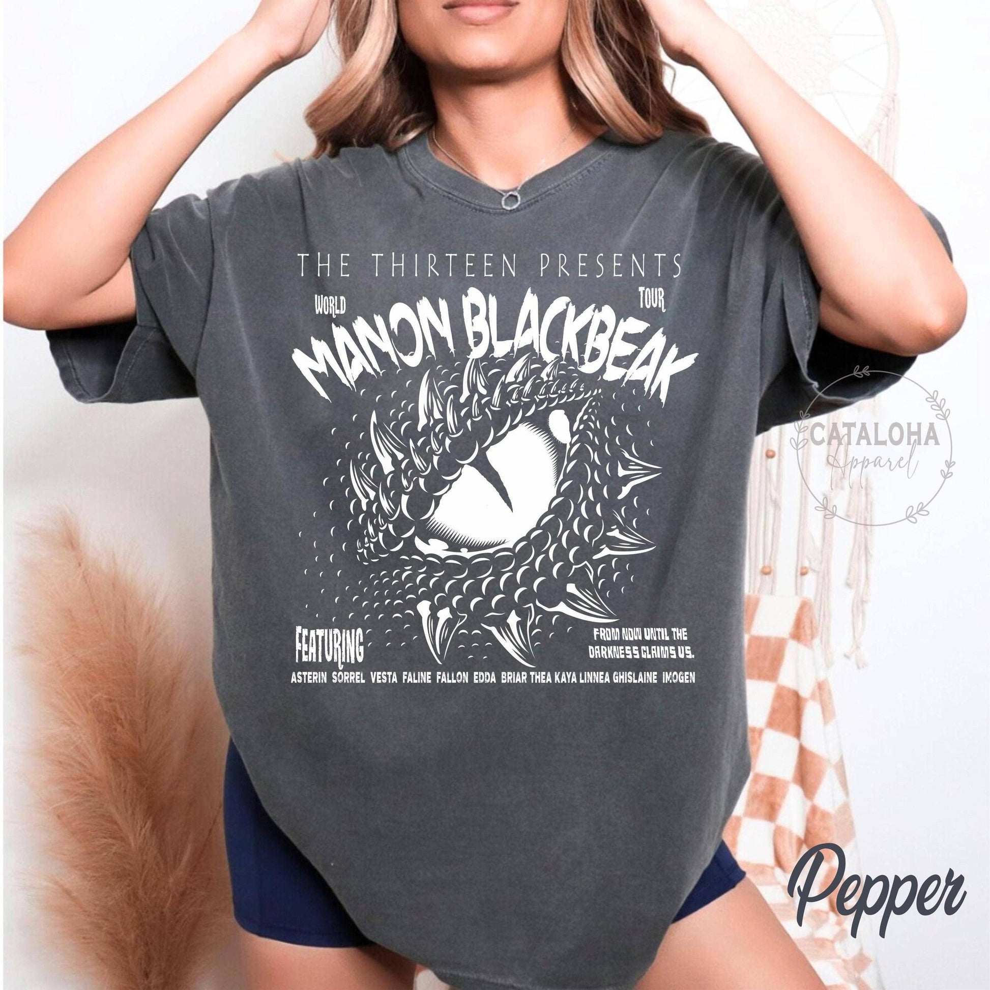 Manon Blackbeak Throne of Glass Shirt - Sarah J Maas Merch Unisex T-shirt, Sweatshirt, Hoodie, Long Sleeve Tee - T-Shirt, Sweatshirt, Hoodie
