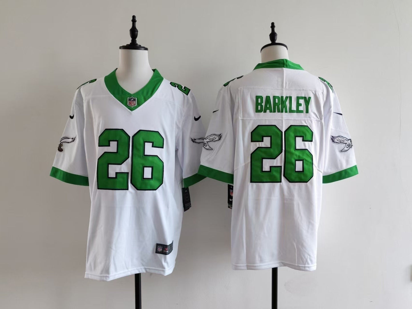 Men's Philadelphia Eagles Saquon Barkley Jersey-White with green printing football jersey product view 1