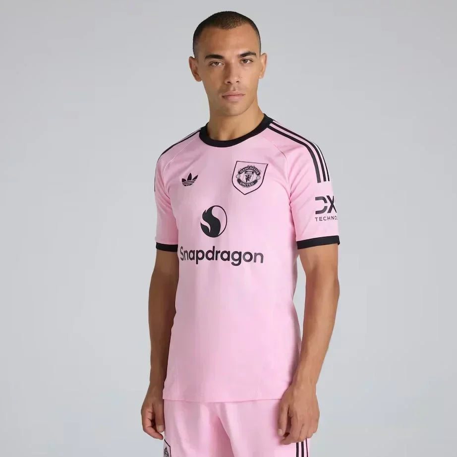 Manchester United 25/26 Third Mens Goalkeeper Jersey Pink sports jersey product view 1