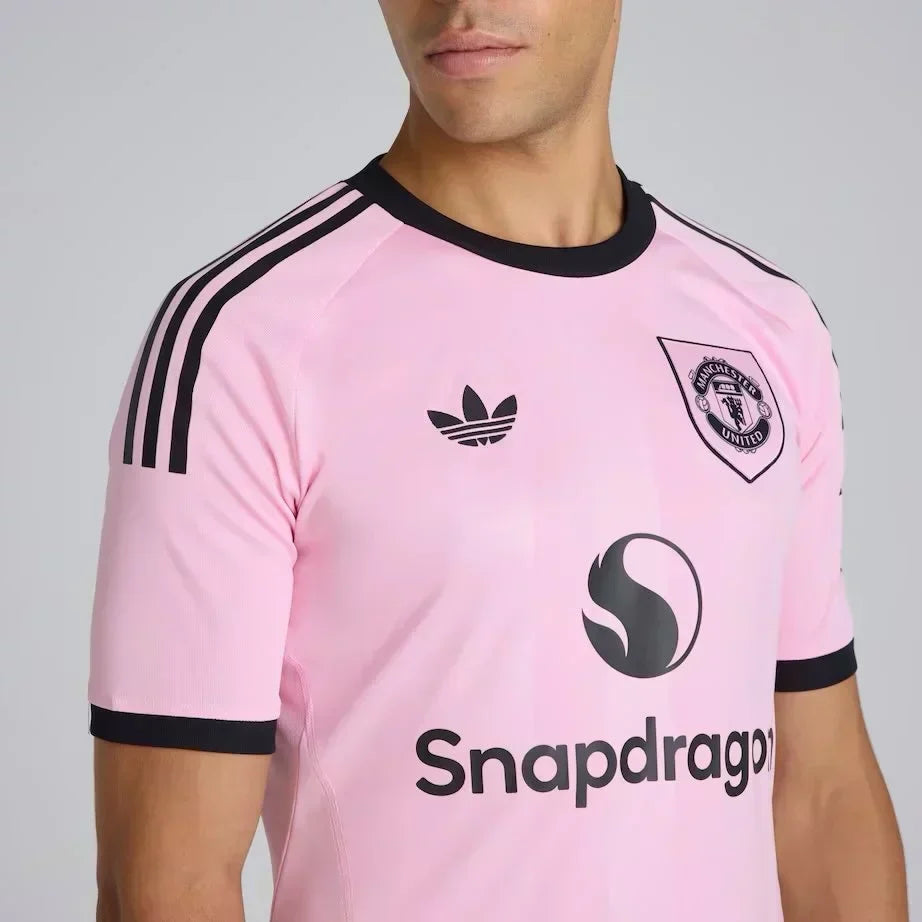 Manchester United 25/26 Third Mens Goalkeeper Jersey Pink sports jersey product view 2