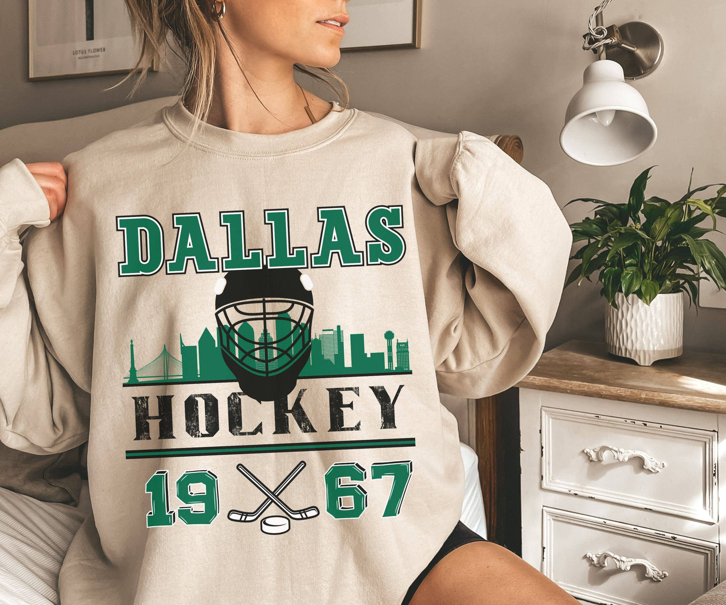 Vintage Dallas Hockey Crewneck Sweatshirt - Perfect Fan Gift Unisex T-shirt, Sweatshirt, Hoodie, Long Sleeve Tee - T-Shirt, Sweatshirt, Hoodie