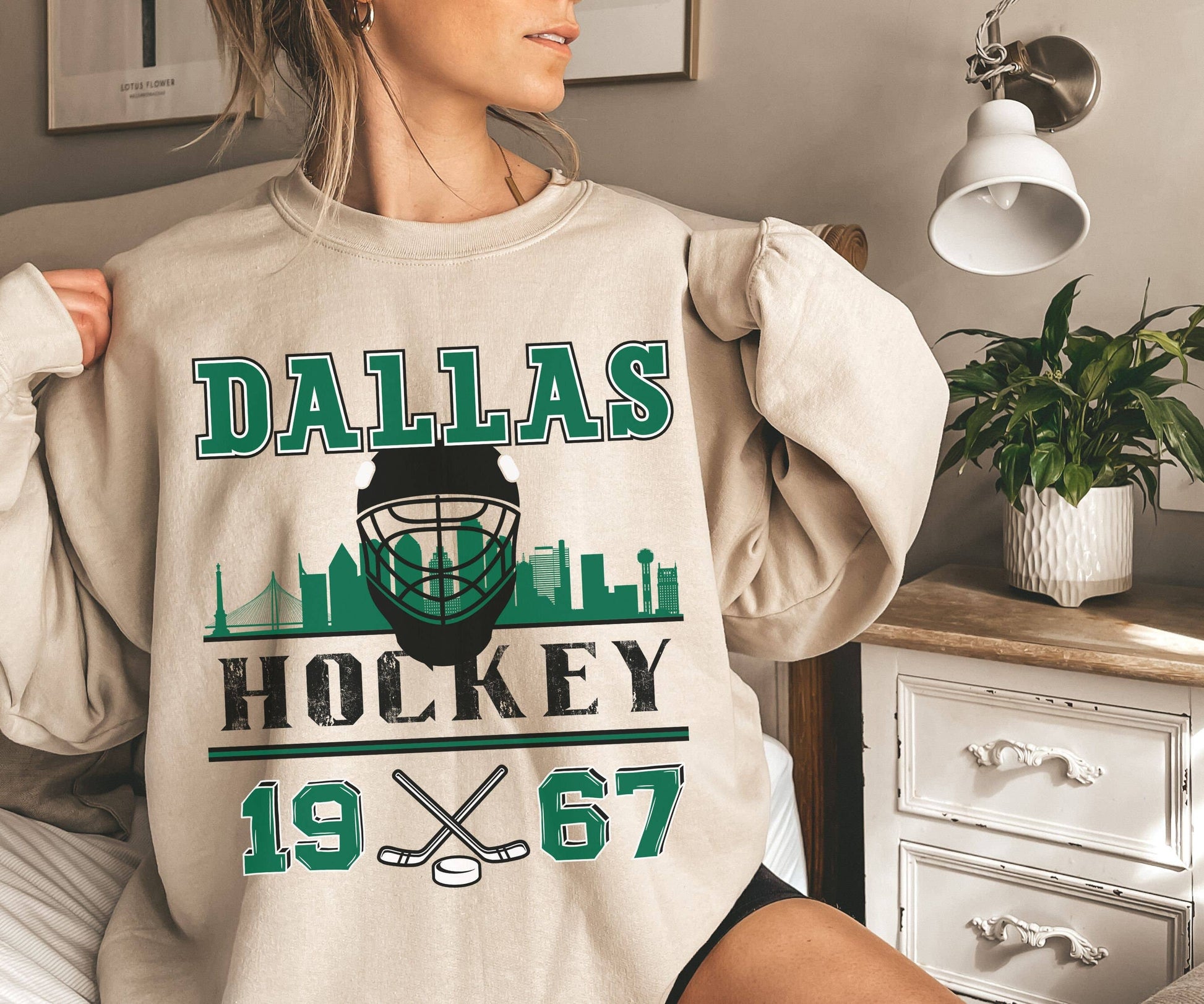 Vintage Dallas Hockey Crewneck Sweatshirt - Perfect Fan Gift Unisex T-shirt, Sweatshirt, Hoodie, Long Sleeve Tee - T-Shirt, Sweatshirt, Hoodie