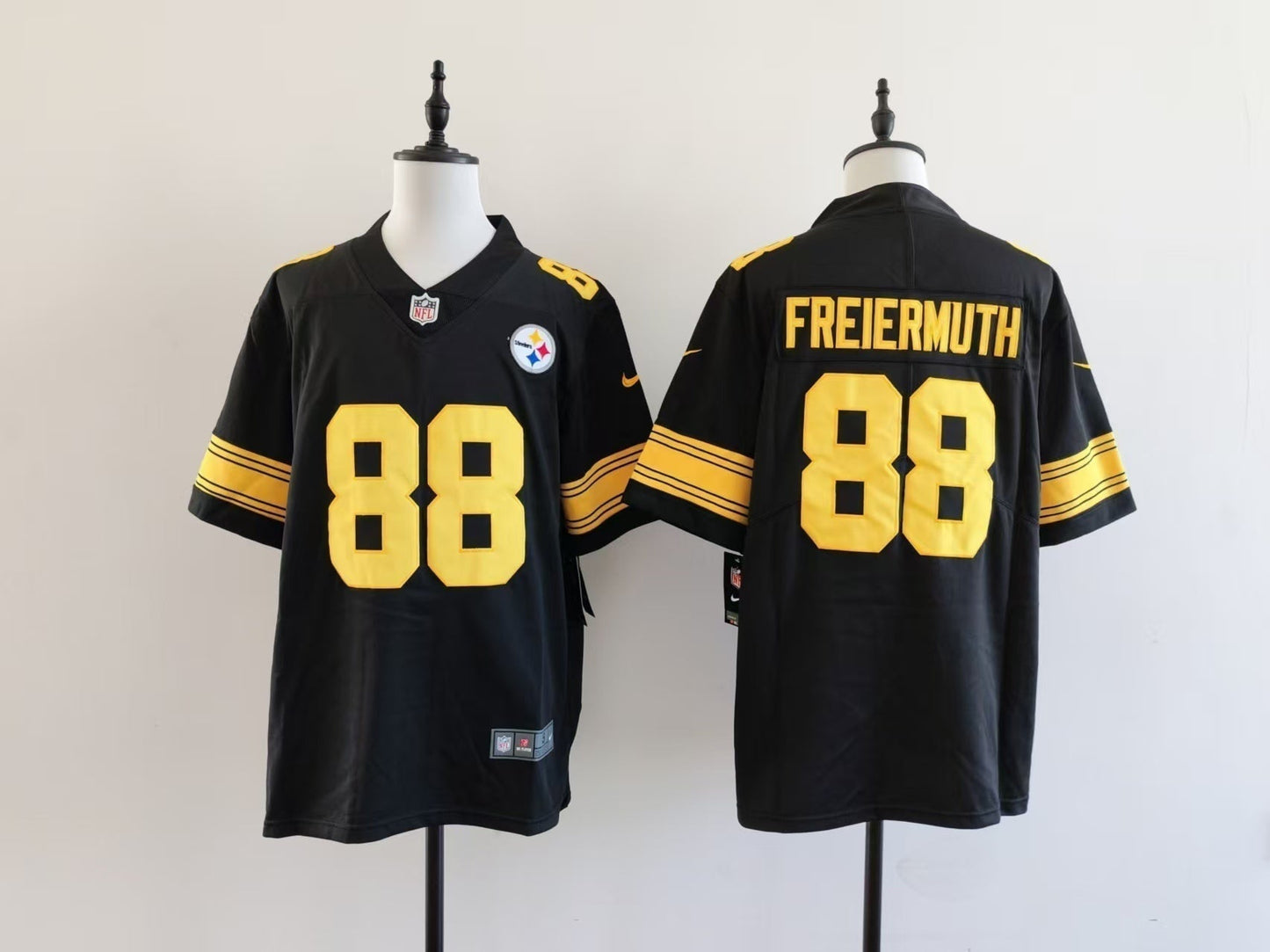 Men's Pittsburgh Steelers Pat Freiermuth Jersey - Black-yellow numbers football jersey product view 1