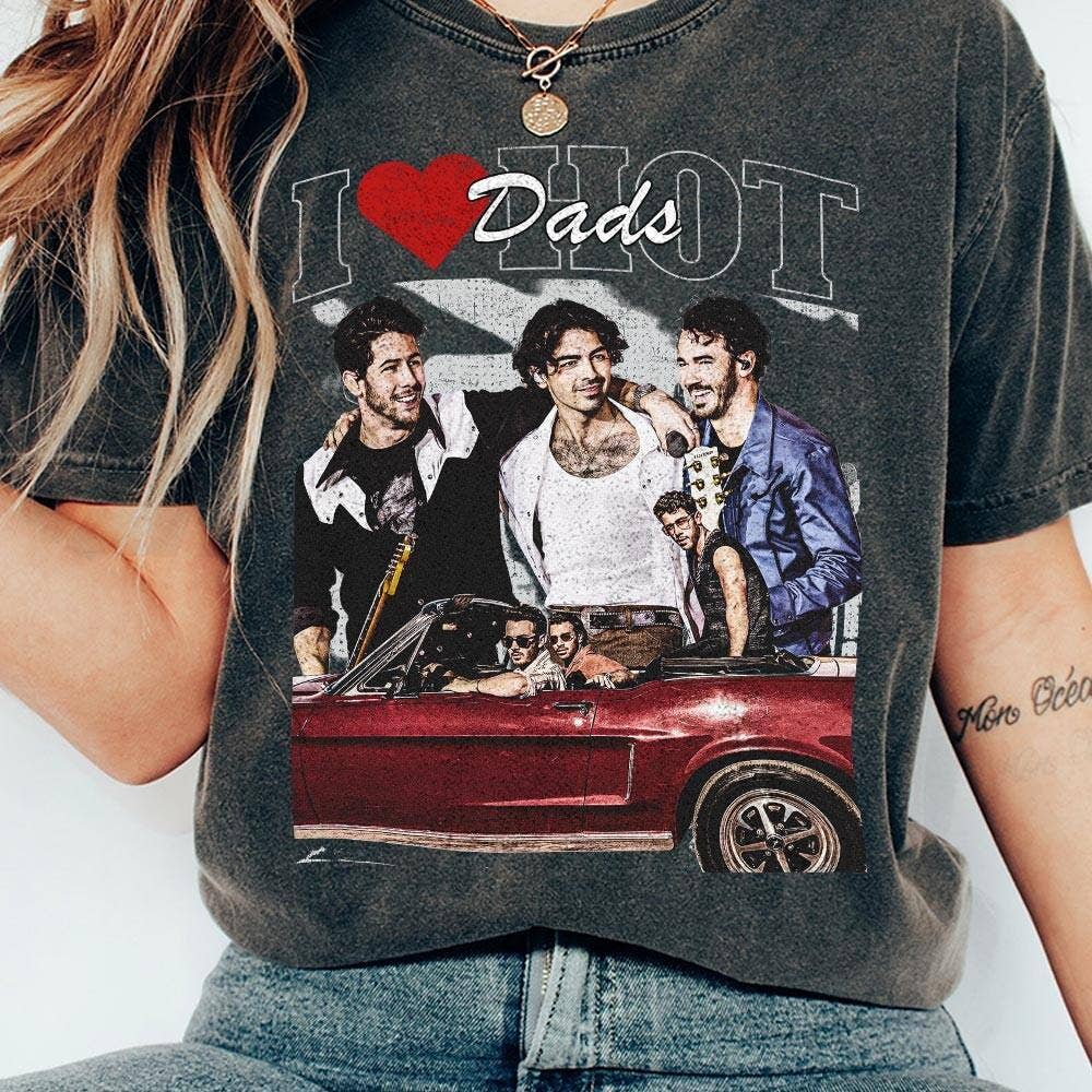 I Love Hot Dads Music Shirt Unisex T-shirt, Sweatshirt, Hoodie, Long Sleeve Tee - T-Shirt, Sweatshirt, Hoodie