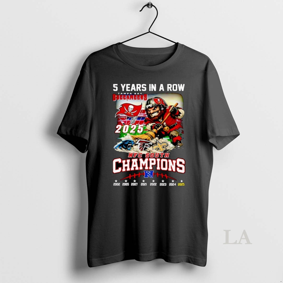 Original 5 Years Row Tampa Bay Buccaneers 2025 Nfc South Champions Mascot T-Shirts, Hoodie, Sweatshirt - T-Shirt, Sweatshirt, Hoodie