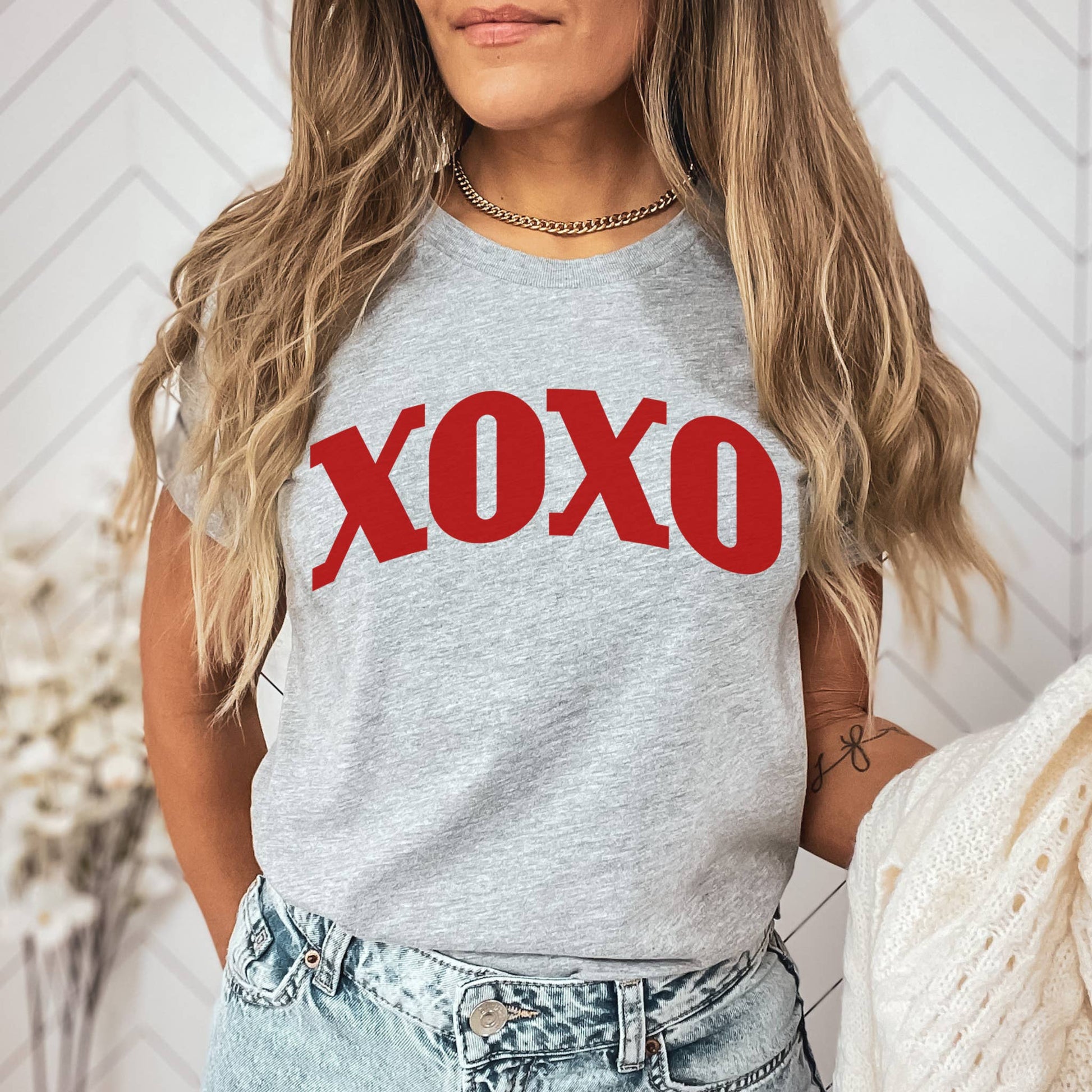 Xoxo Tee | Valentine's Day | Sizes XS-2XL Unisex T-shirt, Sweatshirt, Hoodie, Long Sleeve Tee - T-Shirt, Sweatshirt, Hoodie