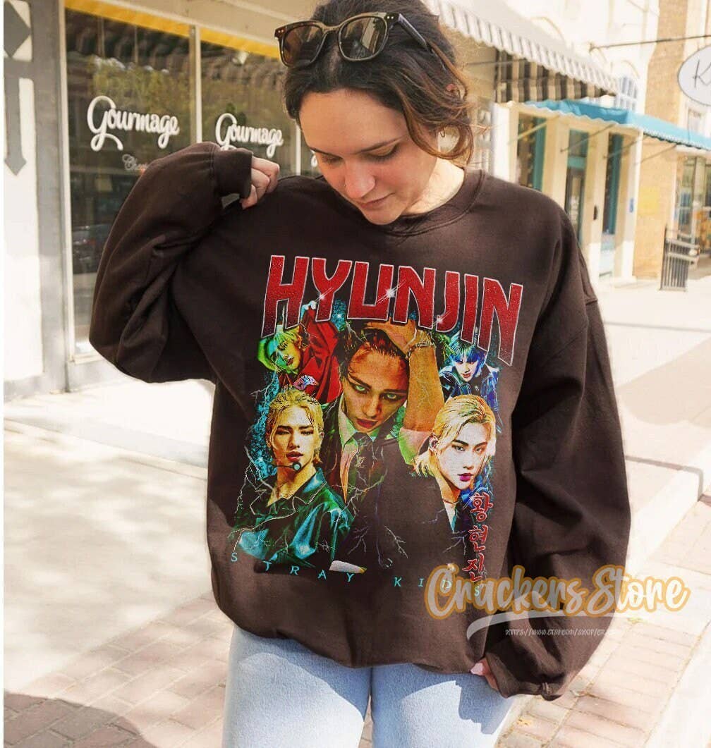 Vintage Hyunjin Stray Kids Graphic Sweatshirt Retro 5 Star D Unisex T-shirt, Sweatshirt, Hoodie, Long Sleeve Tee - T-Shirt, Sweatshirt, Hoodie