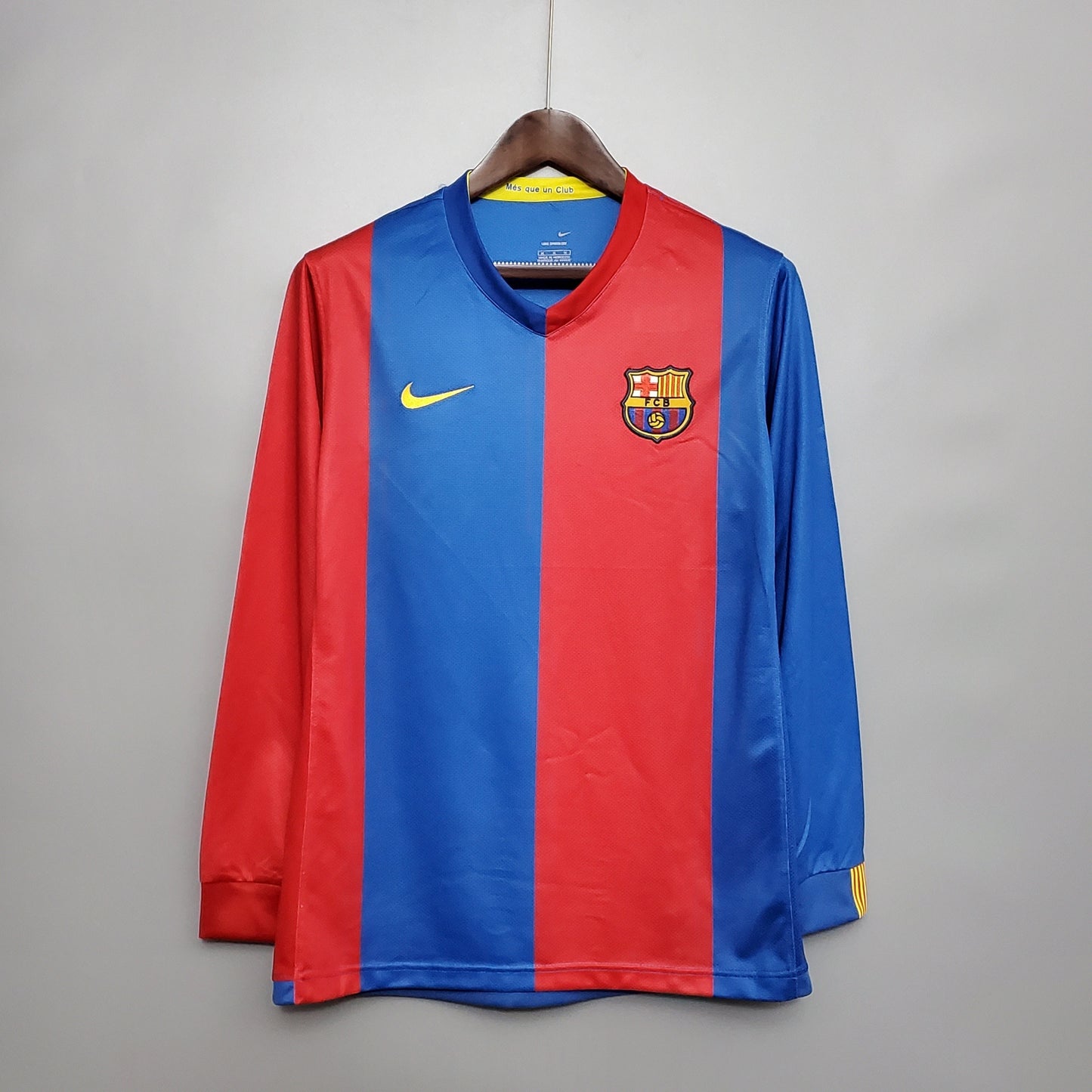 Barcelona 06/07 Home Long Sleeve Retro Jersey sports jersey product view 1