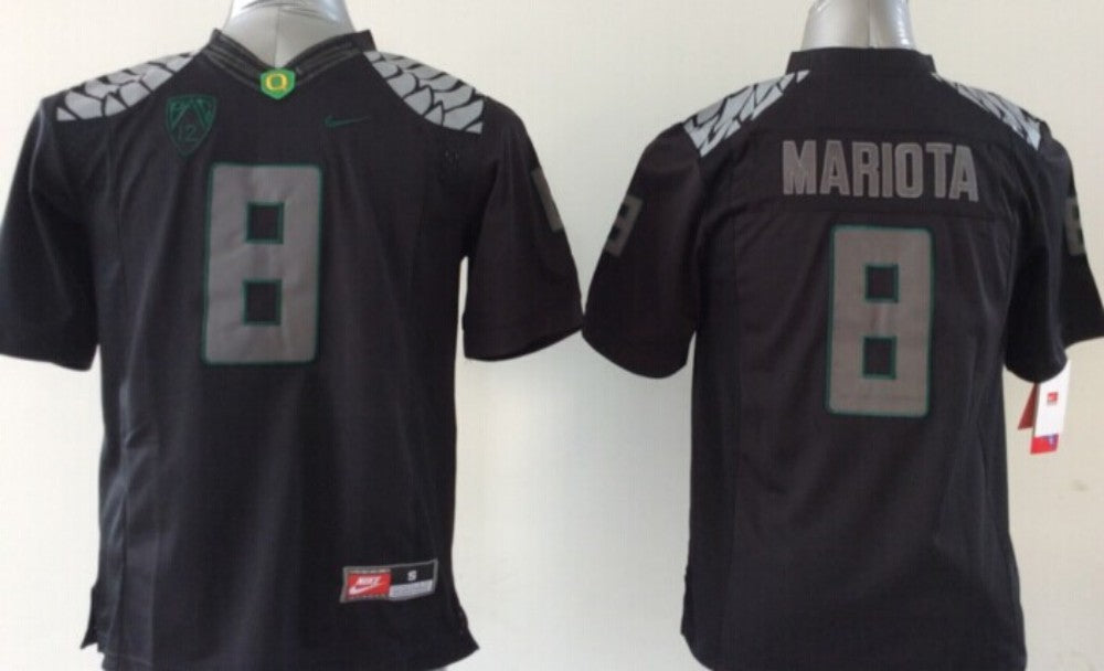 Men's Oregon Ducks Marcus Mariota #8 Black Team Replica Jersey sports jersey product view 1