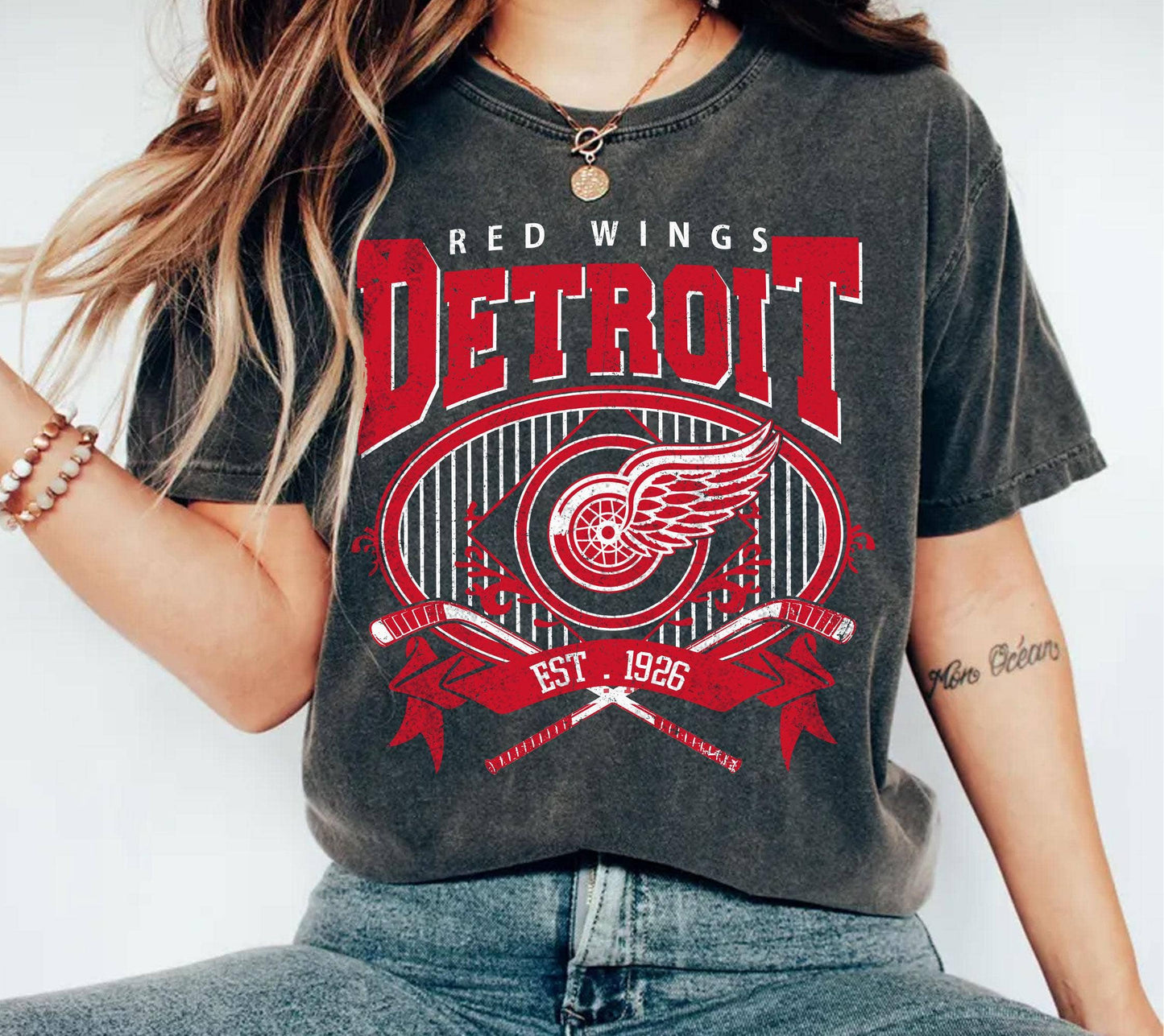Detroit Red Wings Hockey Vintage 90s Retro Team Shirt Unisex T-shirt, Sweatshirt, Hoodie, Long Sleeve Tee - T-Shirt, Sweatshirt, Hoodie