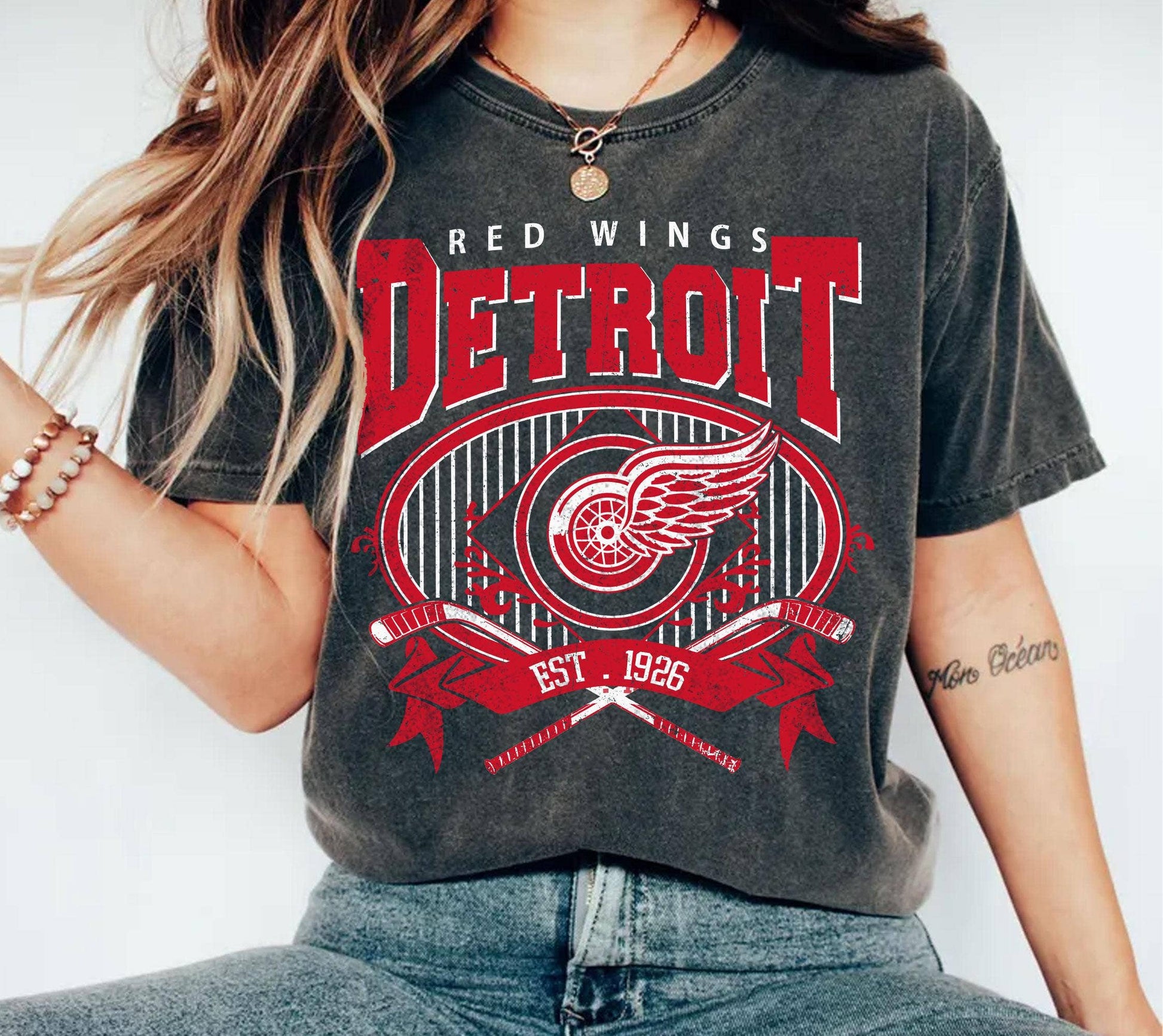Detroit Red Wings Hockey Vintage 90s Retro Team Shirt Unisex T-shirt, Sweatshirt, Hoodie, Long Sleeve Tee - T-Shirt, Sweatshirt, Hoodie