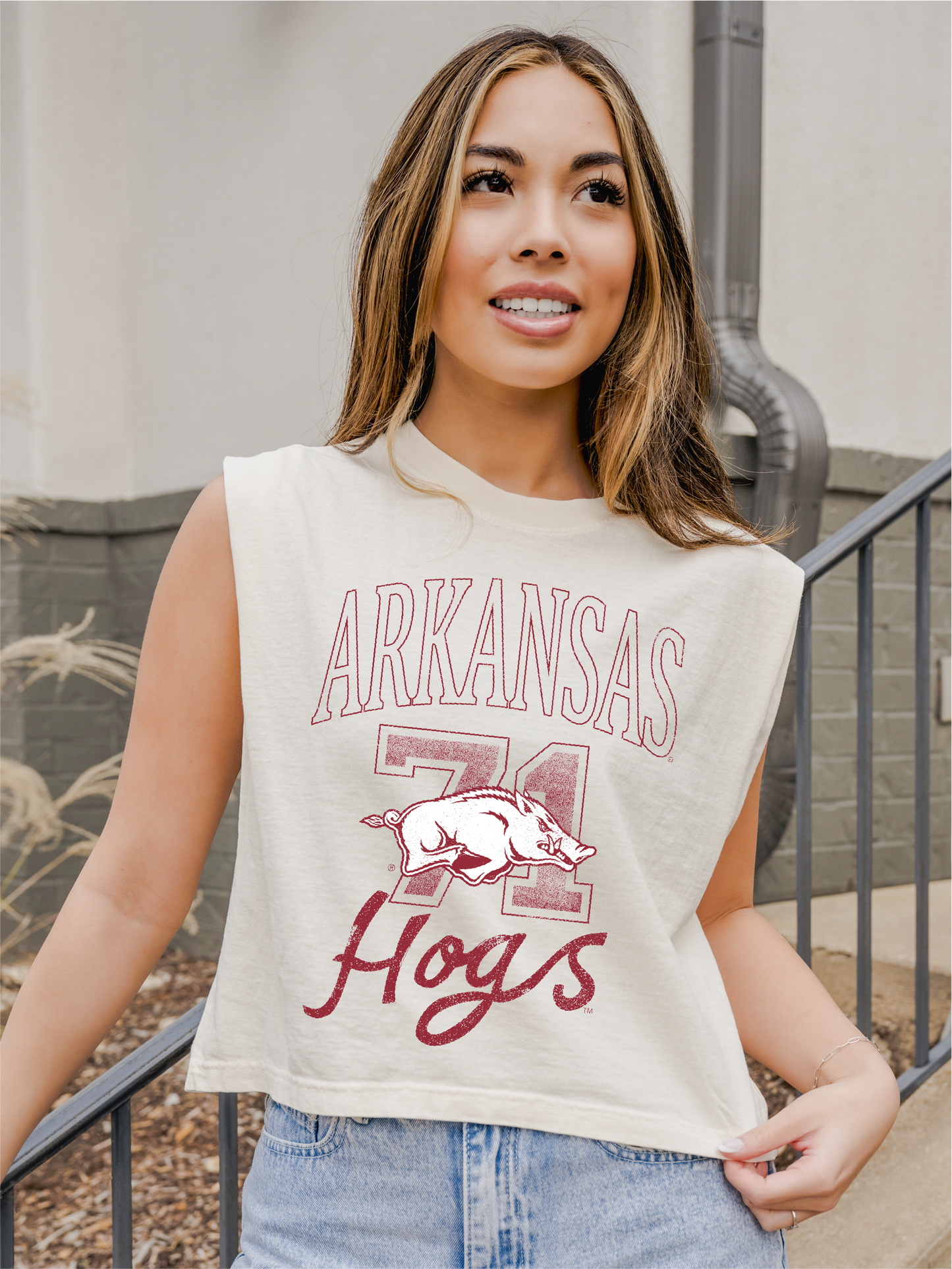 Arkansas Razorbacks Club Mascot Off White Muscle Tank Unisex T-shirt, Sweatshirt, Hoodie, Long Sleeve Tee - T-Shirt, Sweatshirt, Hoodie