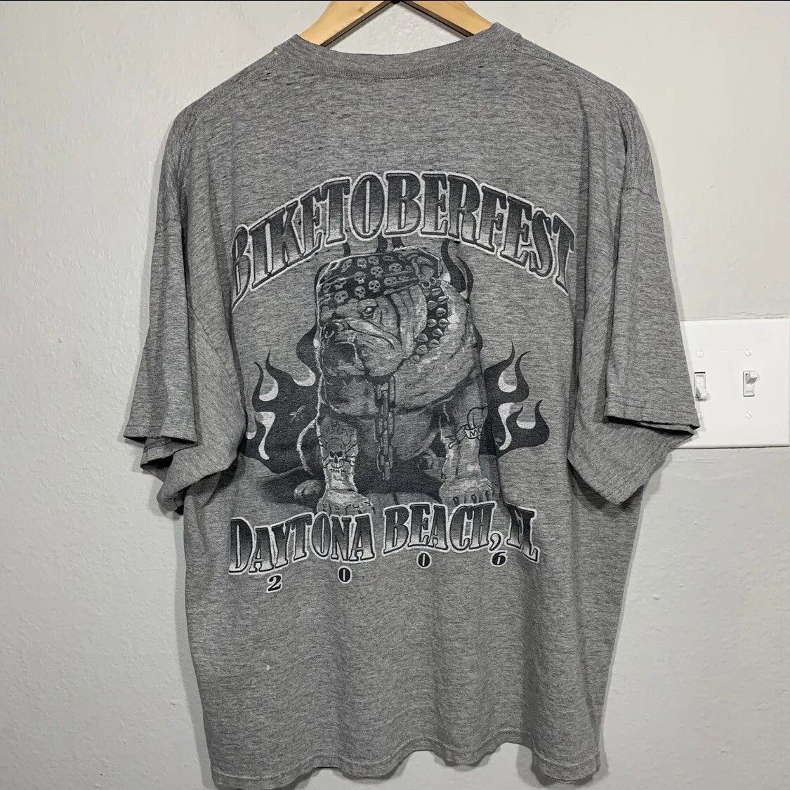 Biketoberfest 2006 Bulldog Gray Grunge Biker Tee Y2K XL Unisex T-shirt, Sweatshirt, Hoodie, Long Sleeve Tee - T-Shirt, Sweatshirt, Hoodie