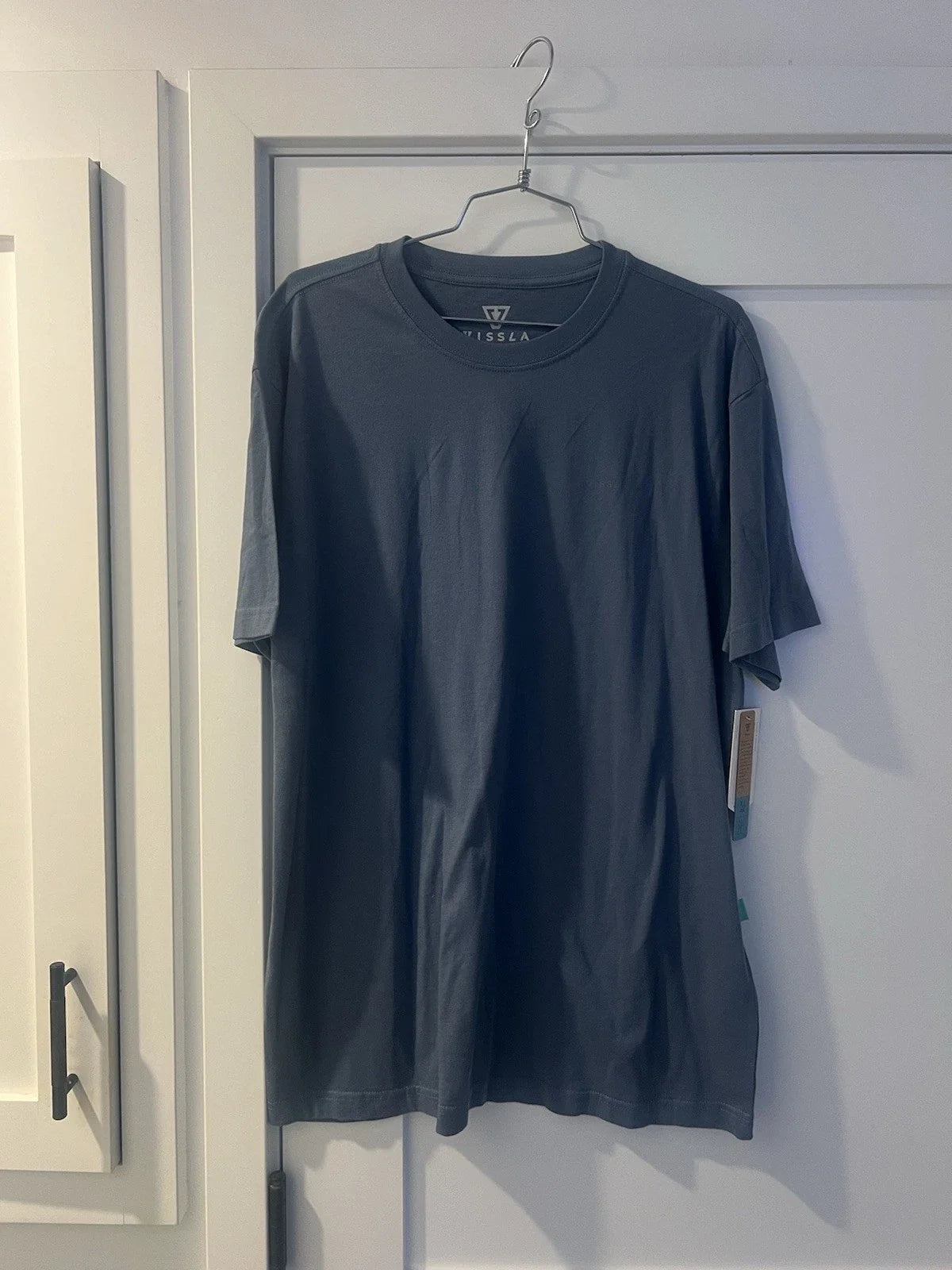 Vissla premium t-shirt Size L New No Logo Tonal Front Small Unisex T-shirt, Sweatshirt, Hoodie, Long Sleeve Tee - T-Shirt, Sweatshirt, Hoodie