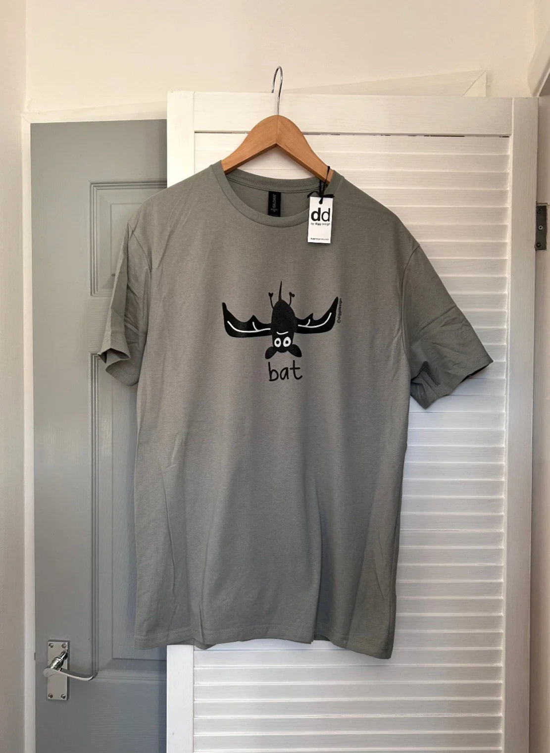 MENS Bat T.shirt. Sizes XS-XL Unisex T-shirt, Sweatshirt, Hoodie, Long Sleeve Tee - T-Shirt, Sweatshirt, Hoodie
