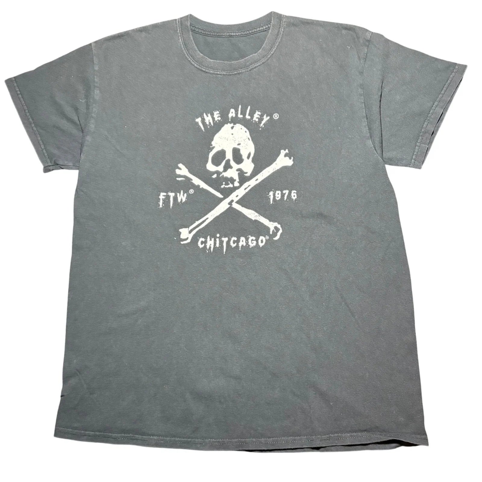 Vintage Skull T-Shirt Men's Large The Alley Chicago Grunge Gothic Punk Y2K Unisex T-shirt, Sweatshirt, Hoodie, Long Sleeve Tee - T-Shirt, Sweatshirt, Hoodie