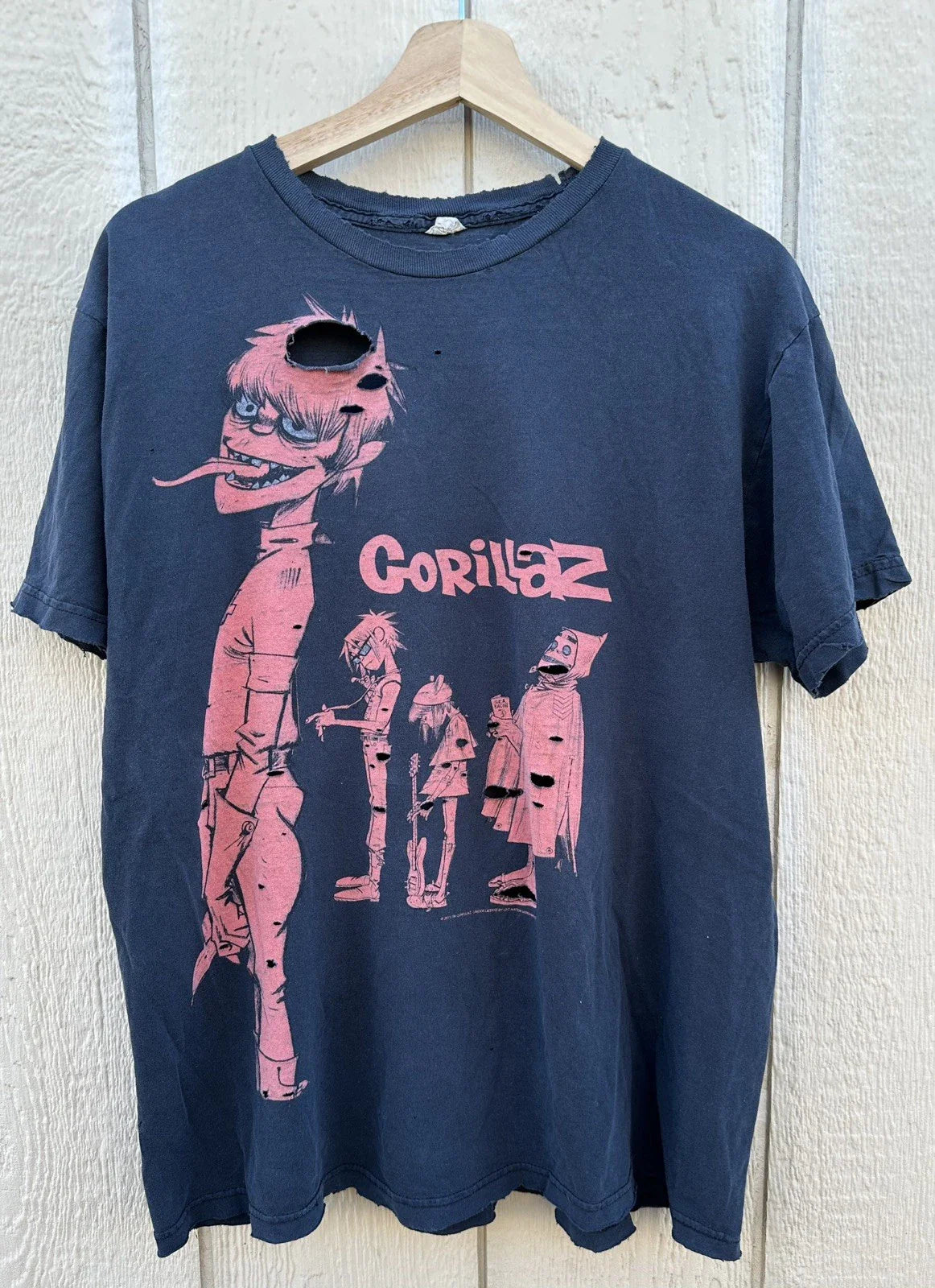 VTG Y2K 2011 Gorillaz Plastic Beach Album Graphic Tee T-Shirt Sz L Trashed Unisex T-shirt, Sweatshirt, Hoodie, Long Sleeve Tee - T-Shirt, Sweatshirt, Hoodie