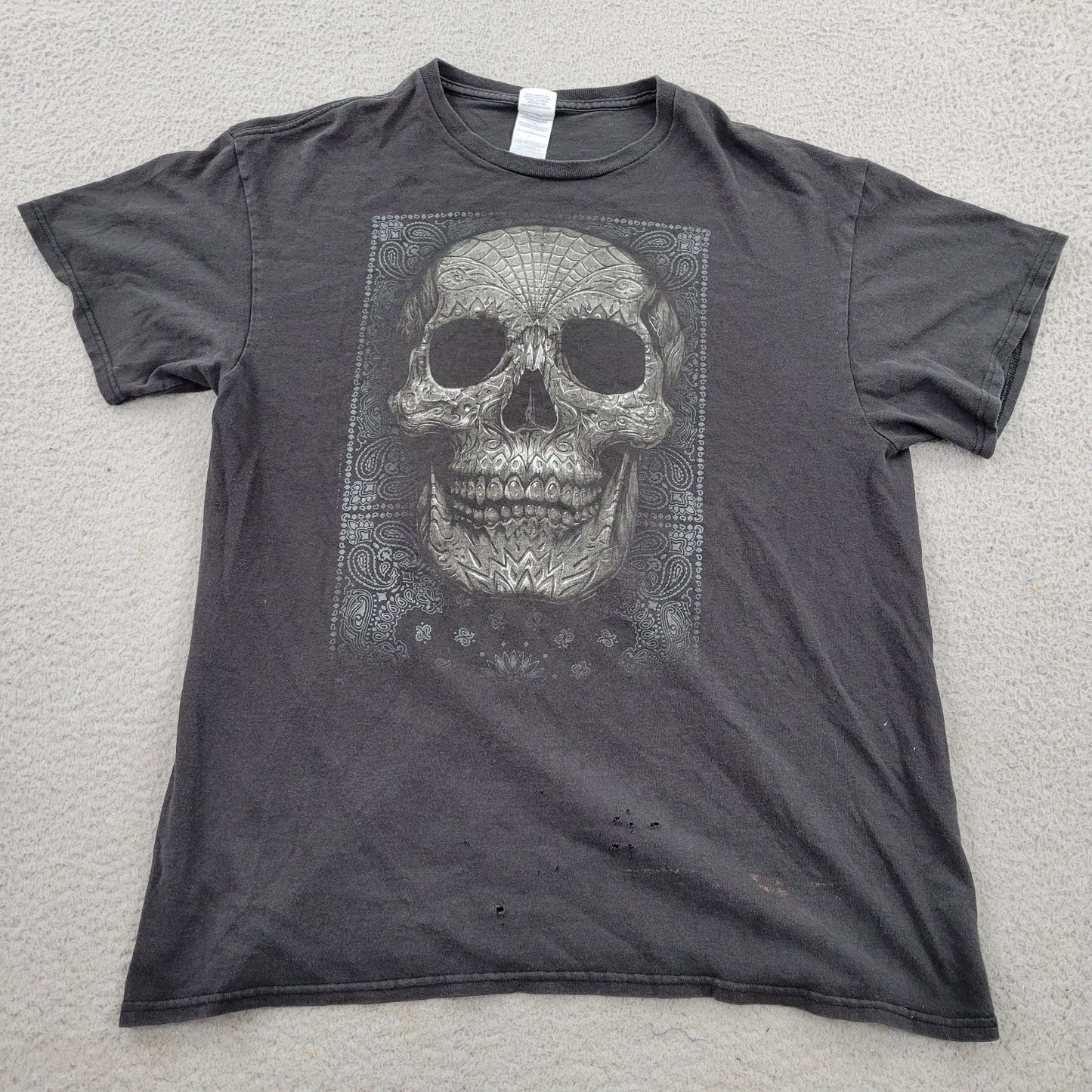 Skull VTG Y2K Shirt Mens Large Delta Black Bandana Graphic Day of the Dead Unisex T-shirt, Sweatshirt, Hoodie, Long Sleeve Tee - T-Shirt, Sweatshirt, Hoodie