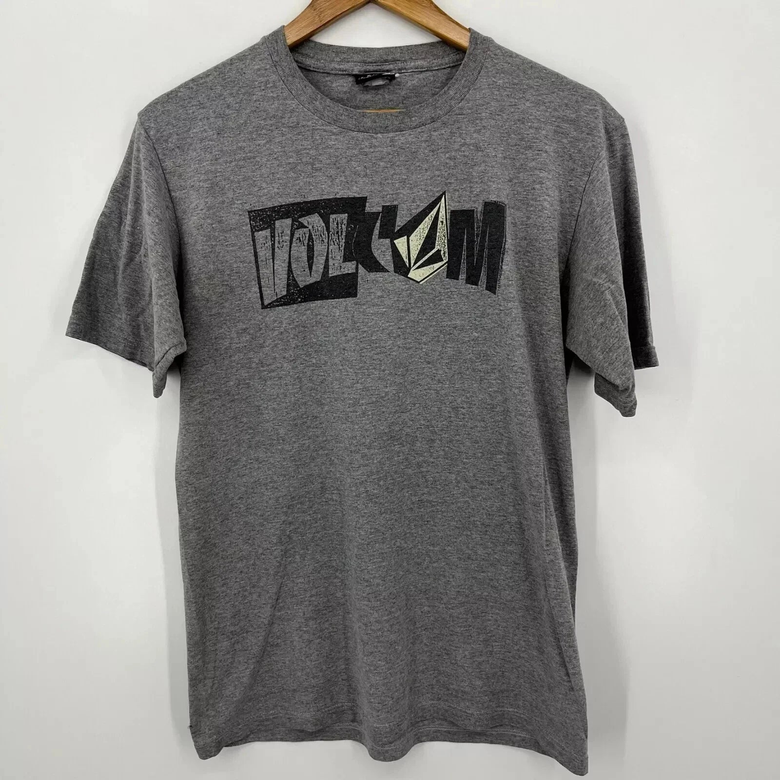Volcom T-Shirt Men's Size S Gray Short Sleeve Crew Neck Stone Logo Y2K Unisex T-shirt, Sweatshirt, Hoodie, Long Sleeve Tee - T-Shirt, Sweatshirt, Hoodie