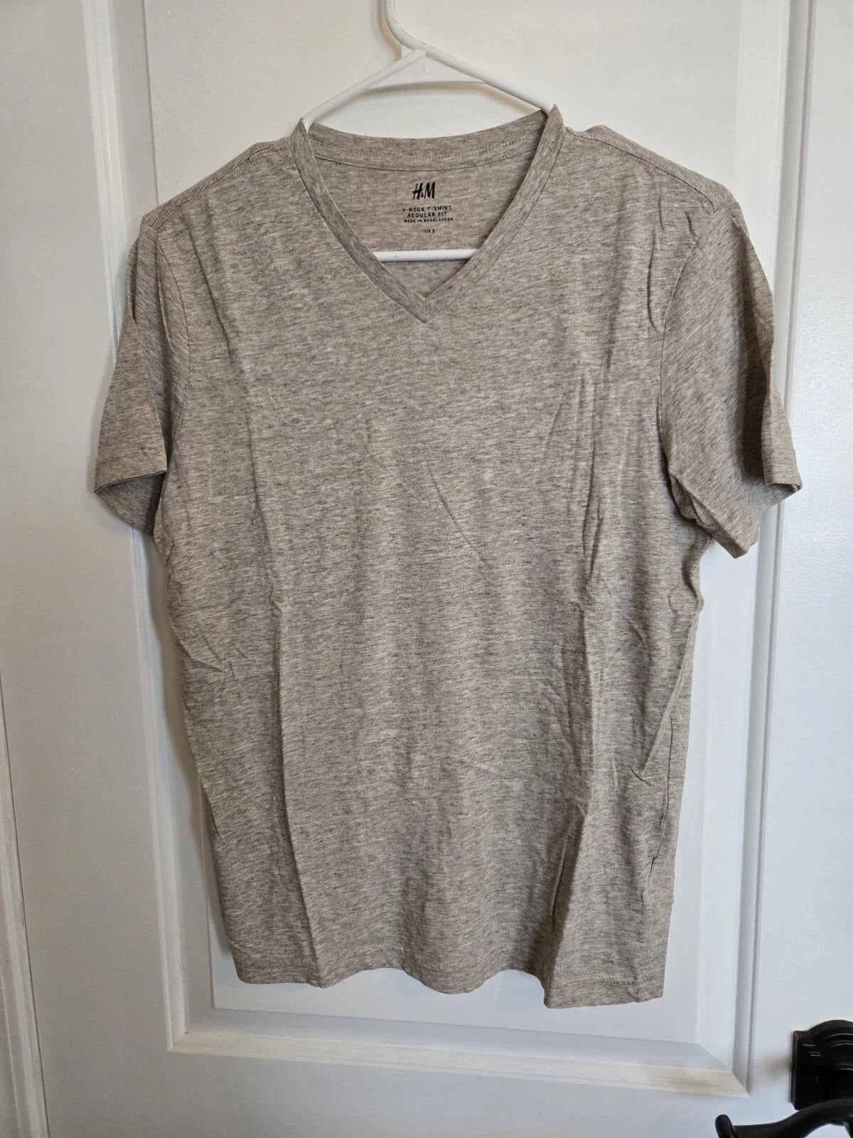 H&M Men's Shirt Size SMALL LIGHT GRAY V Neck Crew REGULAR Fit Casual Unisex T-shirt, Sweatshirt, Hoodie, Long Sleeve Tee - T-Shirt, Sweatshirt, Hoodie