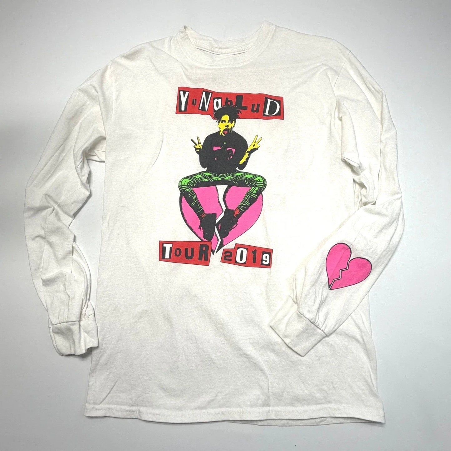 YUNGBLUD Tour 2019 Long Sleeve Shirt Medium Pink Heart Graphic Band Tee Unisex T-shirt, Sweatshirt, Hoodie, Long Sleeve Tee - T-Shirt, Sweatshirt, Hoodie