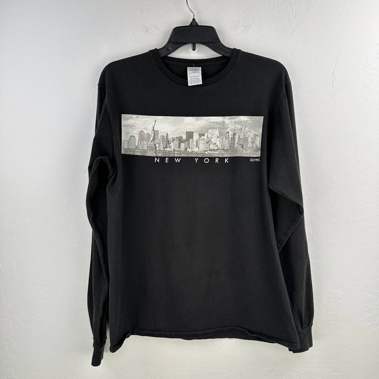New York City Skyline Tshirt Mens M Black Tourism Hometown Streetwear Art Modern Unisex T-shirt, Sweatshirt, Hoodie, Long Sleeve Tee - T-Shirt, Sweatshirt, Hoodie