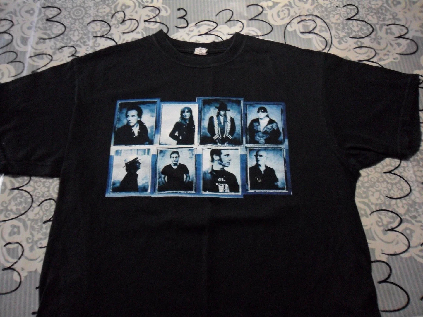 XL- 2009 Bruce Springstring / Lightly Cracked Graphics Alstyle Brand T- Shirt Unisex T-shirt, Sweatshirt, Hoodie, Long Sleeve Tee - T-Shirt, Sweatshirt, Hoodie