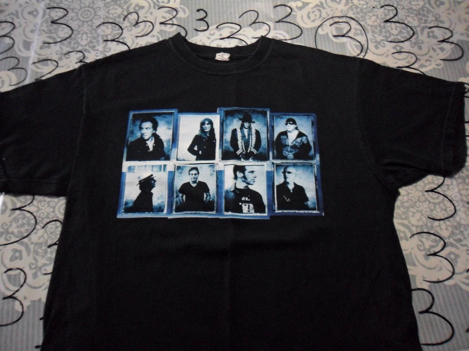 XL- 2009 Bruce Springstring / Lightly Cracked Graphics Alstyle Brand T- Shirt Unisex T-shirt, Sweatshirt, Hoodie, Long Sleeve Tee - T-Shirt, Sweatshirt, Hoodie