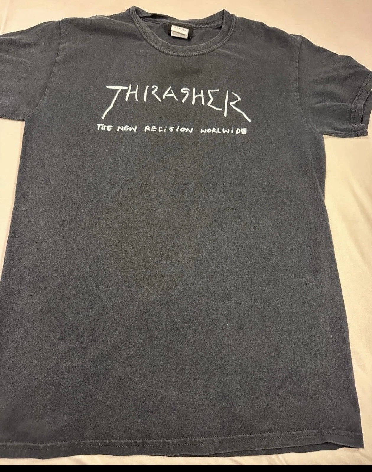 Y2K Thrasher Men's Dark Gray Graphic Print Short Sleeve Crew Neck T-Shirt Size S Unisex T-shirt, Sweatshirt, Hoodie, Long Sleeve Tee - T-Shirt, Sweatshirt, Hoodie