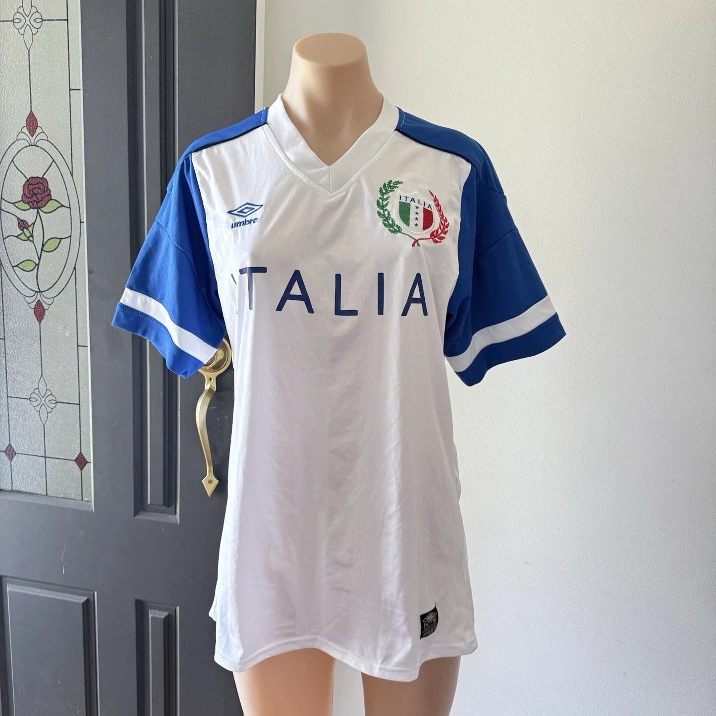 Umbro Italia National Soccer Team Jersey Size S Mens White Blue Crest Shirt Unisex T-shirt, Sweatshirt, Hoodie, Long Sleeve Tee - T-Shirt, Sweatshirt, Hoodie