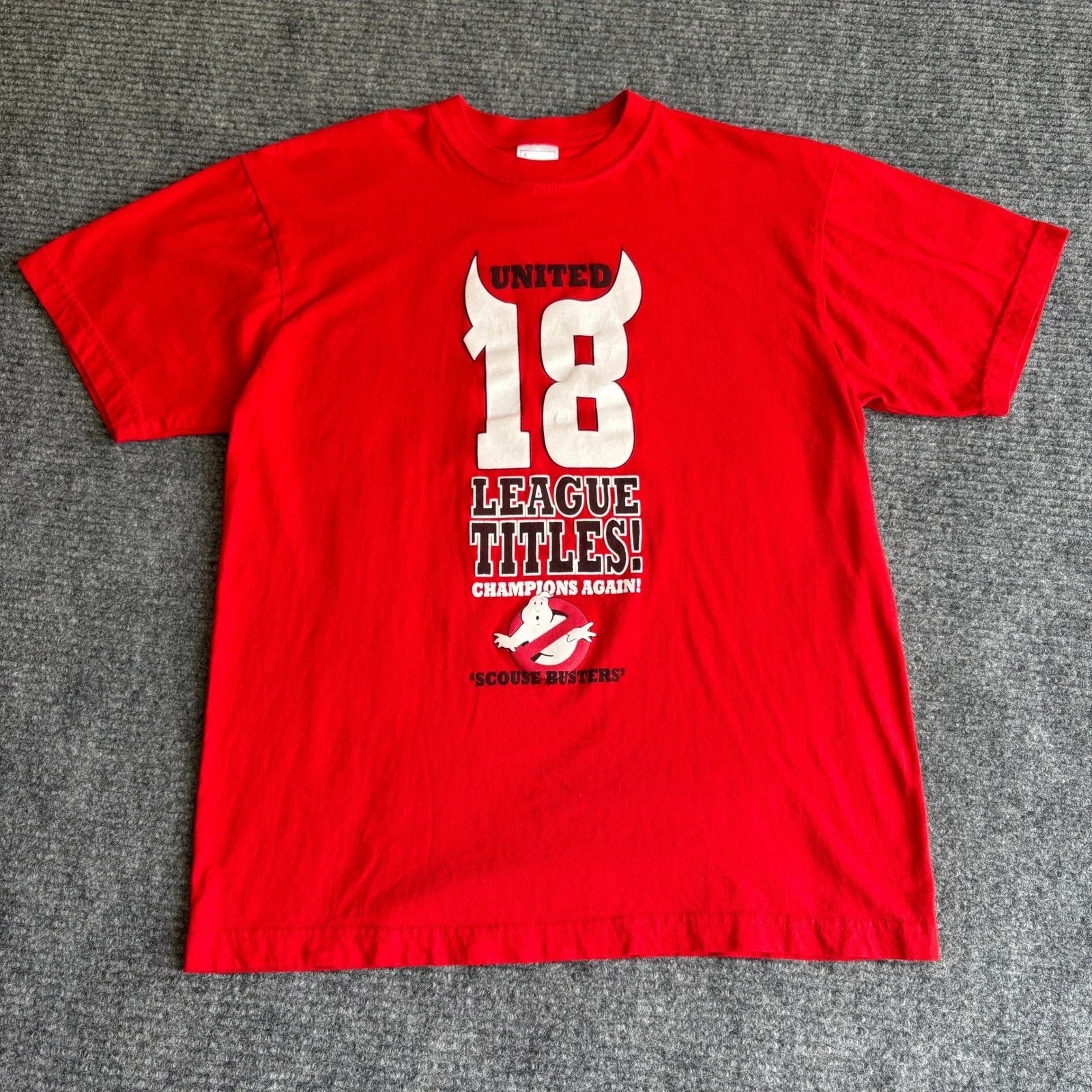 Stedman Manchester United 18 League Titles Scouse Busters Red Graphic T-Shirt S Unisex T-shirt, Sweatshirt, Hoodie, Long Sleeve Tee - T-Shirt, Sweatshirt, Hoodie