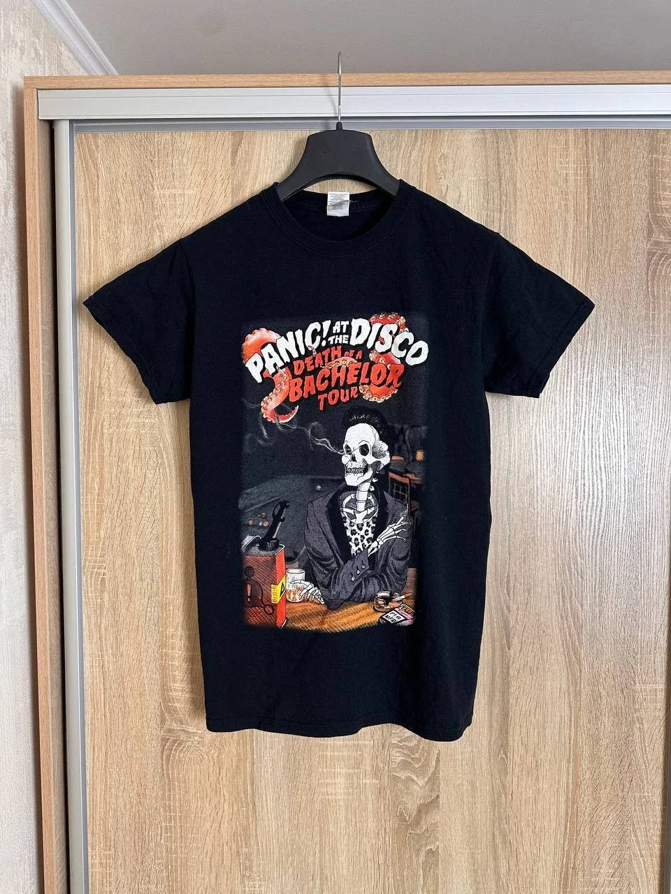 Panic! at the Disco Death of a Bachelor T Shirt Tour Mens Size S Black Unisex T-shirt, Sweatshirt, Hoodie, Long Sleeve Tee - T-Shirt, Sweatshirt, Hoodie