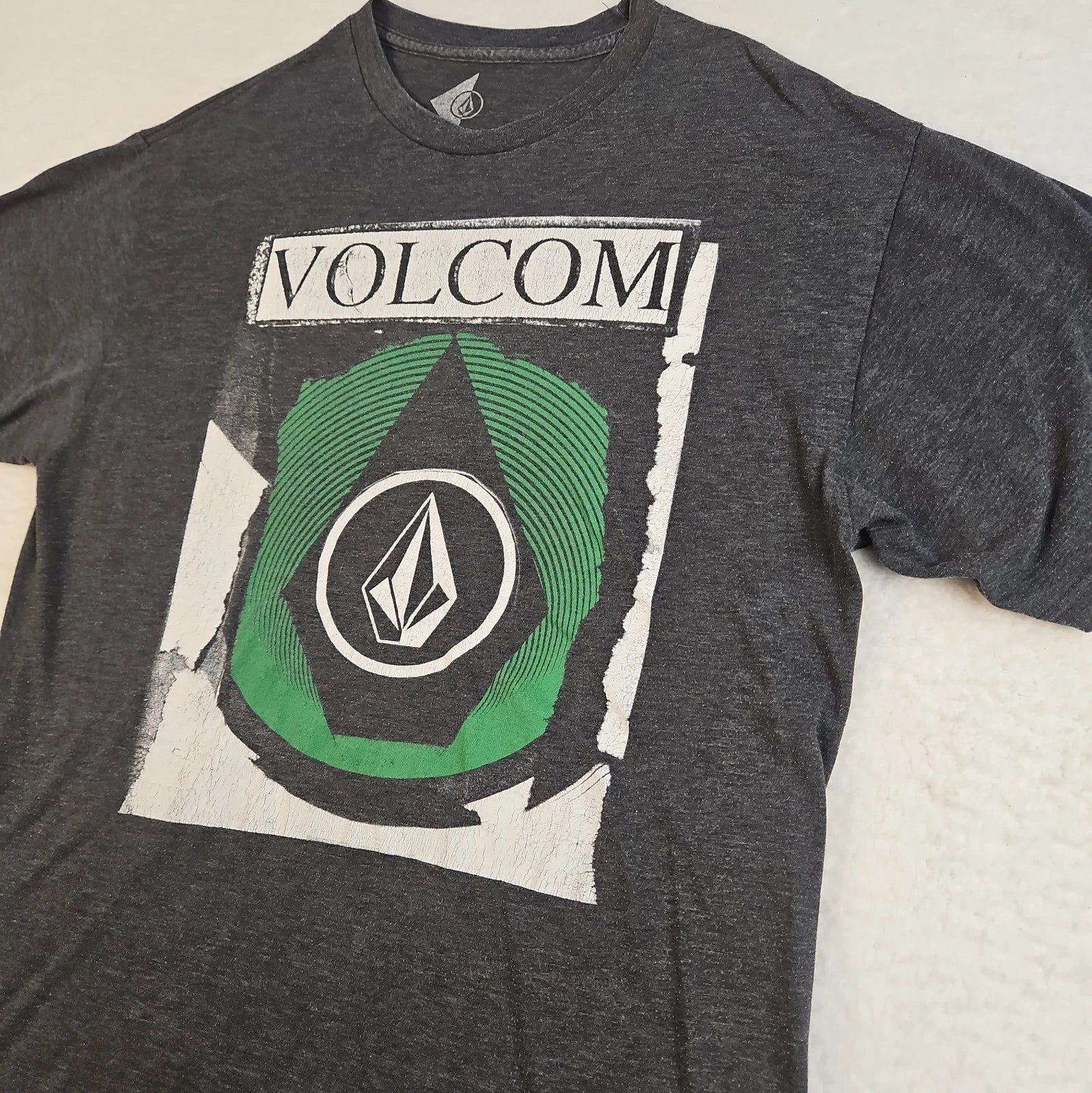 Volcom Stone Big Logo Tee Gray L Y2K Baggy Skate Surf Streetwear Grunge T-Shirt Unisex T-shirt, Sweatshirt, Hoodie, Long Sleeve Tee - T-Shirt, Sweatshirt, Hoodie