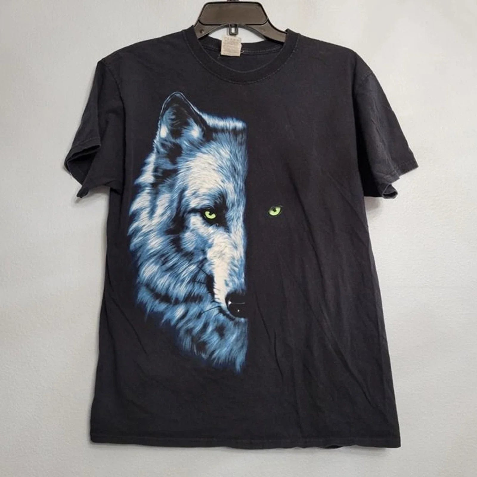 Vintage Y2K Gray Wolf Half Face Glowing Eye Fruit of the Loom Shirt MED Unisex T-shirt, Sweatshirt, Hoodie, Long Sleeve Tee - T-Shirt, Sweatshirt, Hoodie