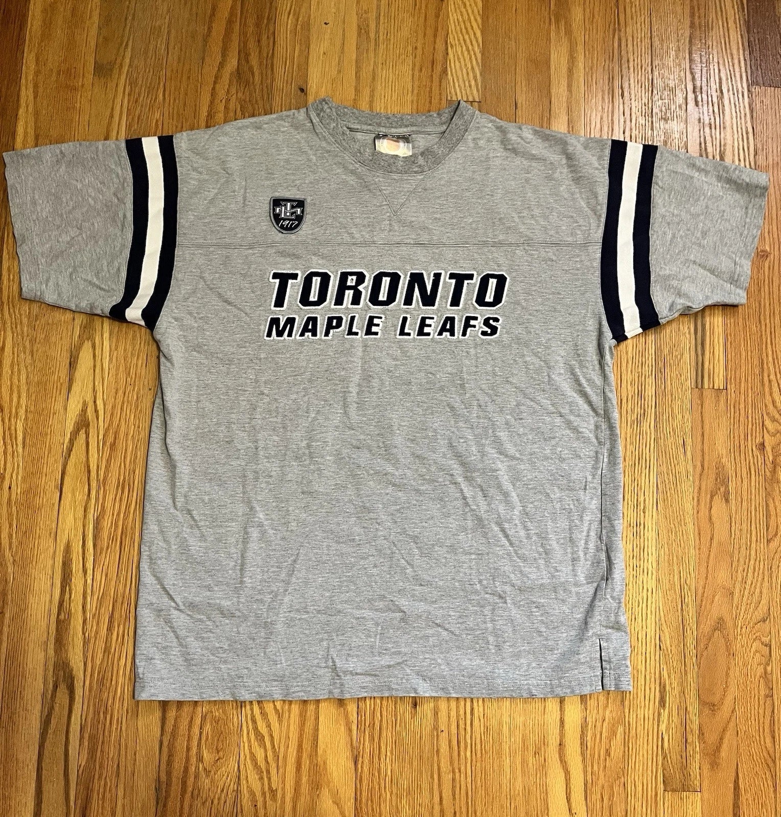 Vintage Y2K Toronto Maple Leafs T Shirt Men's XL Grey Unisex T-shirt, Sweatshirt, Hoodie, Long Sleeve Tee - T-Shirt, Sweatshirt, Hoodie