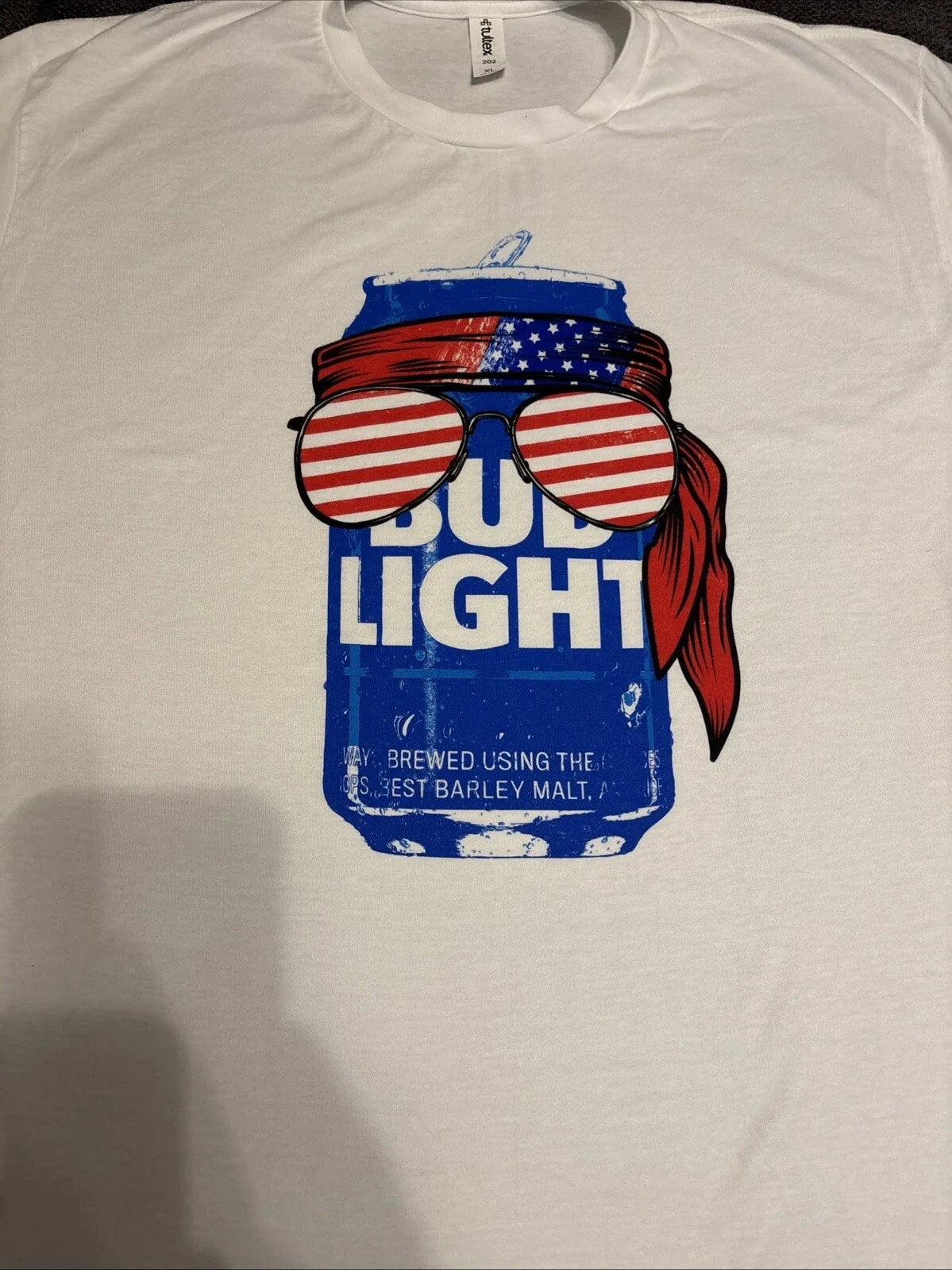 Bud Light Red White And Blue America Americana Can T-shirt Size Large Unisex T-shirt, Sweatshirt, Hoodie, Long Sleeve Tee - T-Shirt, Sweatshirt, Hoodie
