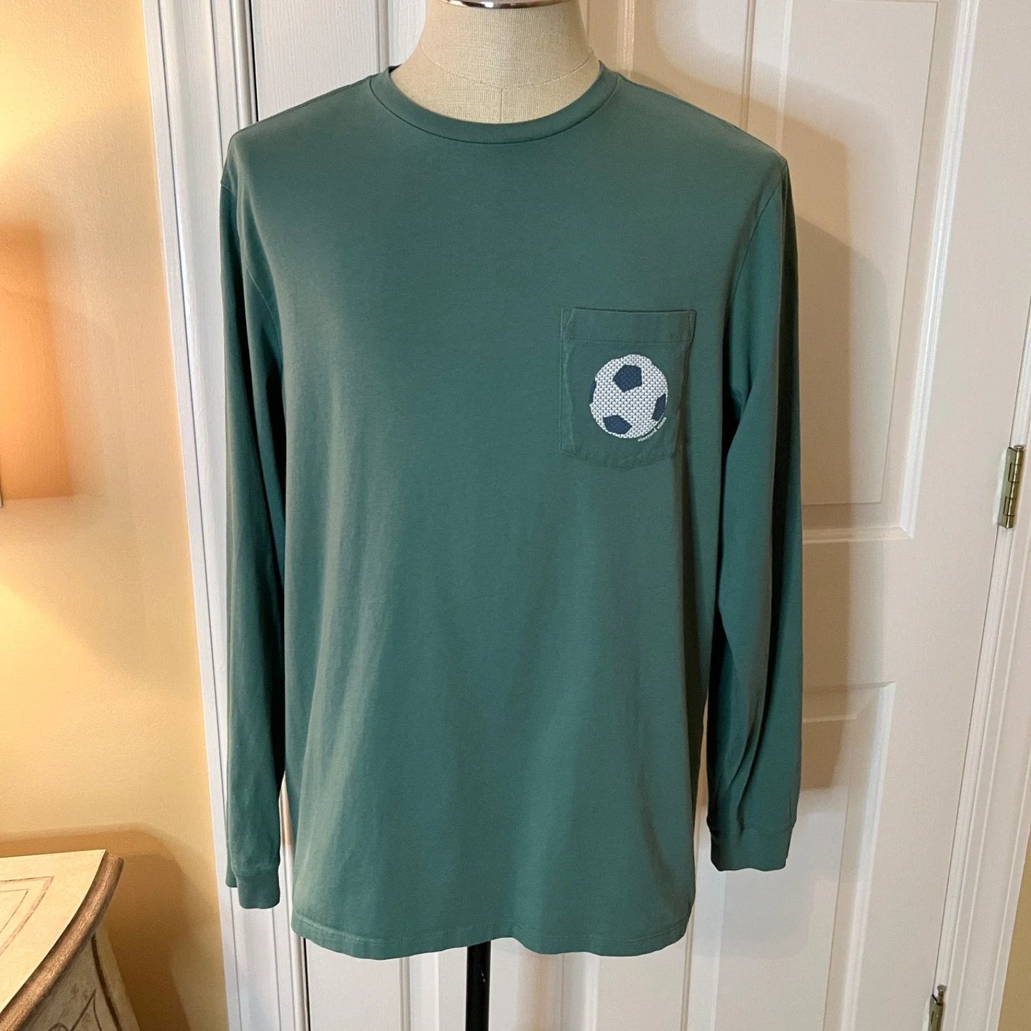 EUC Men's Vineyard Vines Olive Green Long Sleeve Soccer Ball T-Shirt Tee MEDIUM Unisex T-shirt, Sweatshirt, Hoodie, Long Sleeve Tee - T-Shirt, Sweatshirt, Hoodie