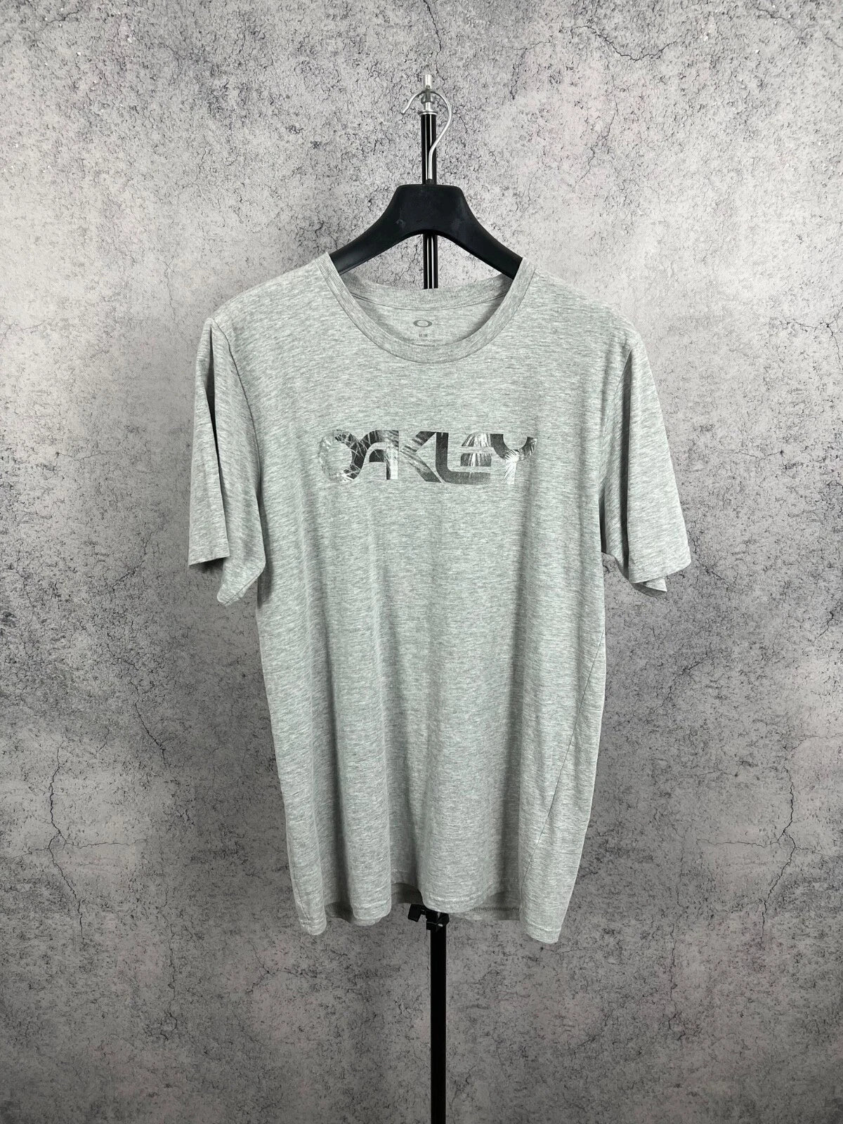 Oakley Mens T-Shirt Grey size Medium Big Graphic Print Y2K Cotton Short Sleeve Unisex T-shirt, Sweatshirt, Hoodie, Long Sleeve Tee - T-Shirt, Sweatshirt, Hoodie