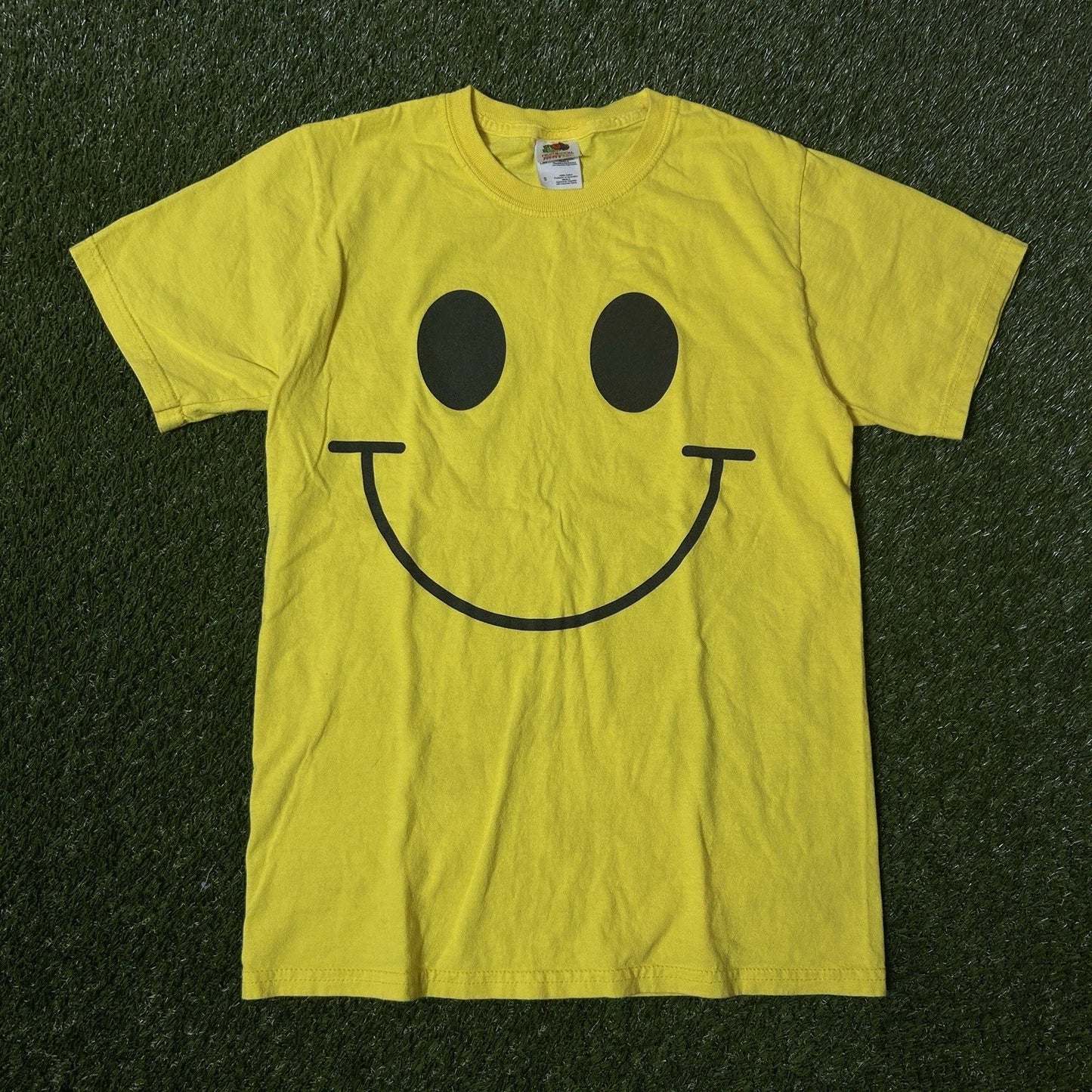 Yellow Y2K Big Smiley Face Graphic T-Shirt Size S Unisex T-shirt, Sweatshirt, Hoodie, Long Sleeve Tee - T-Shirt, Sweatshirt, Hoodie