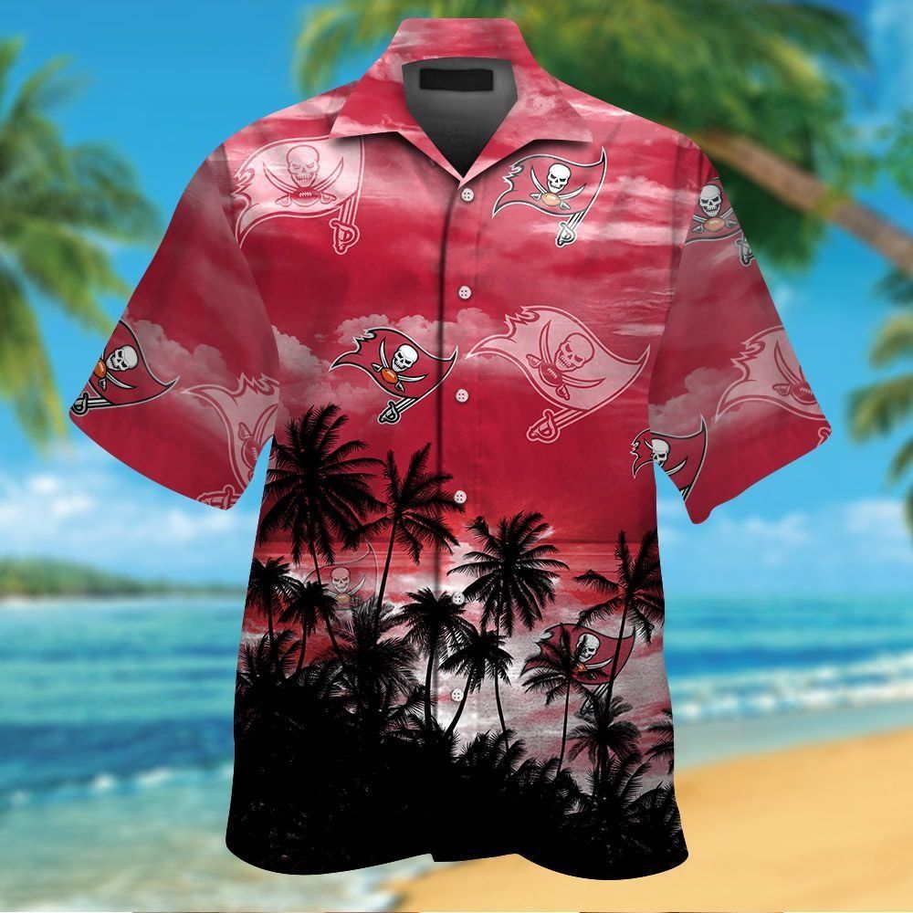 Tampa Bay Buccaneers Short Sleeve Button Up Tropical Hawaiian Shirt VER022 Unisex T-shirt, Sweatshirt, Hoodie, Long Sleeve Tee - T-Shirt, Sweatshirt, Hoodie