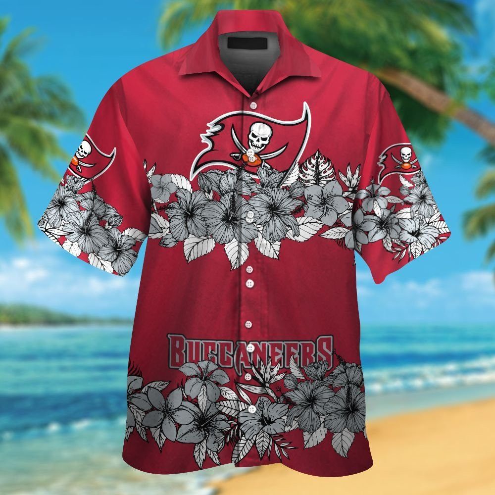 Tampa Bay Buccaneers Short Sleeve Button Up Tropical Hawaiian Shirt VER028 Unisex T-shirt, Sweatshirt, Hoodie, Long Sleeve Tee - T-Shirt, Sweatshirt, Hoodie
