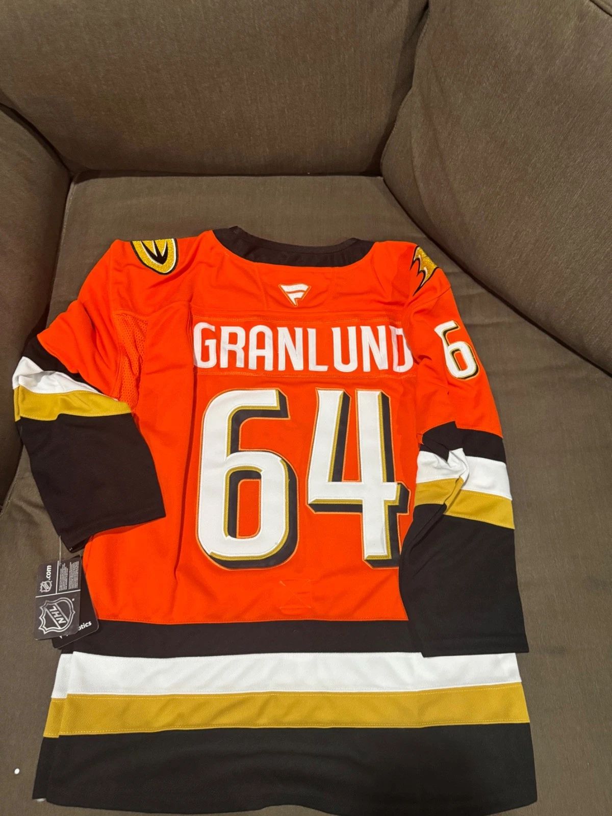 Anaheim ducks mikael granlund orange retro Jersey Mens size large new Unisex T-shirt, Sweatshirt, Hoodie, Long Sleeve Tee - T-Shirt, Sweatshirt, Hoodie